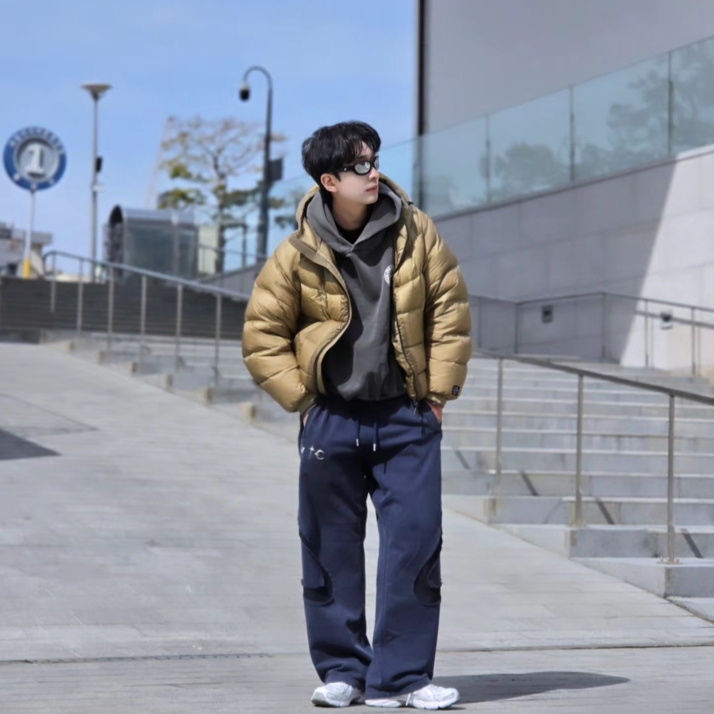 Punch Drunk Parties Circle Logo Garment Dyed Hoodie Charcoal, Adidas x Thug Club Teamgeist Sweatpants Night Indigo - KR Sizing 착용 스타일 - 2