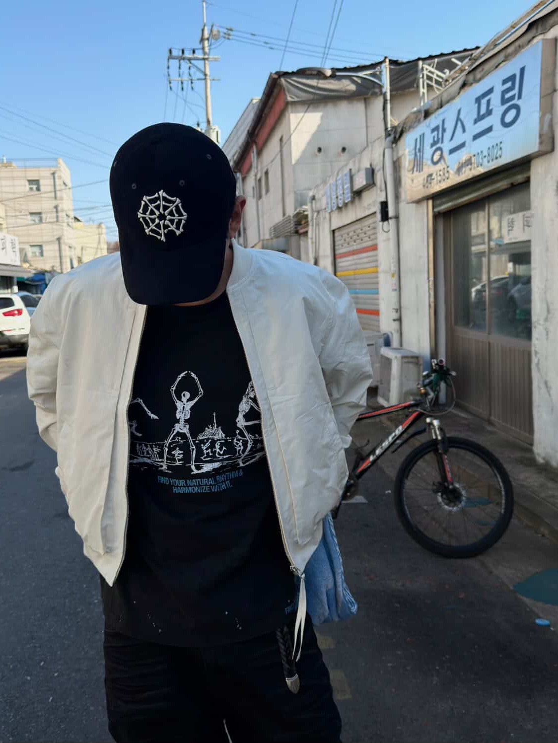 BLR Curved Line Flight Jacket Ivory 착용 스타일