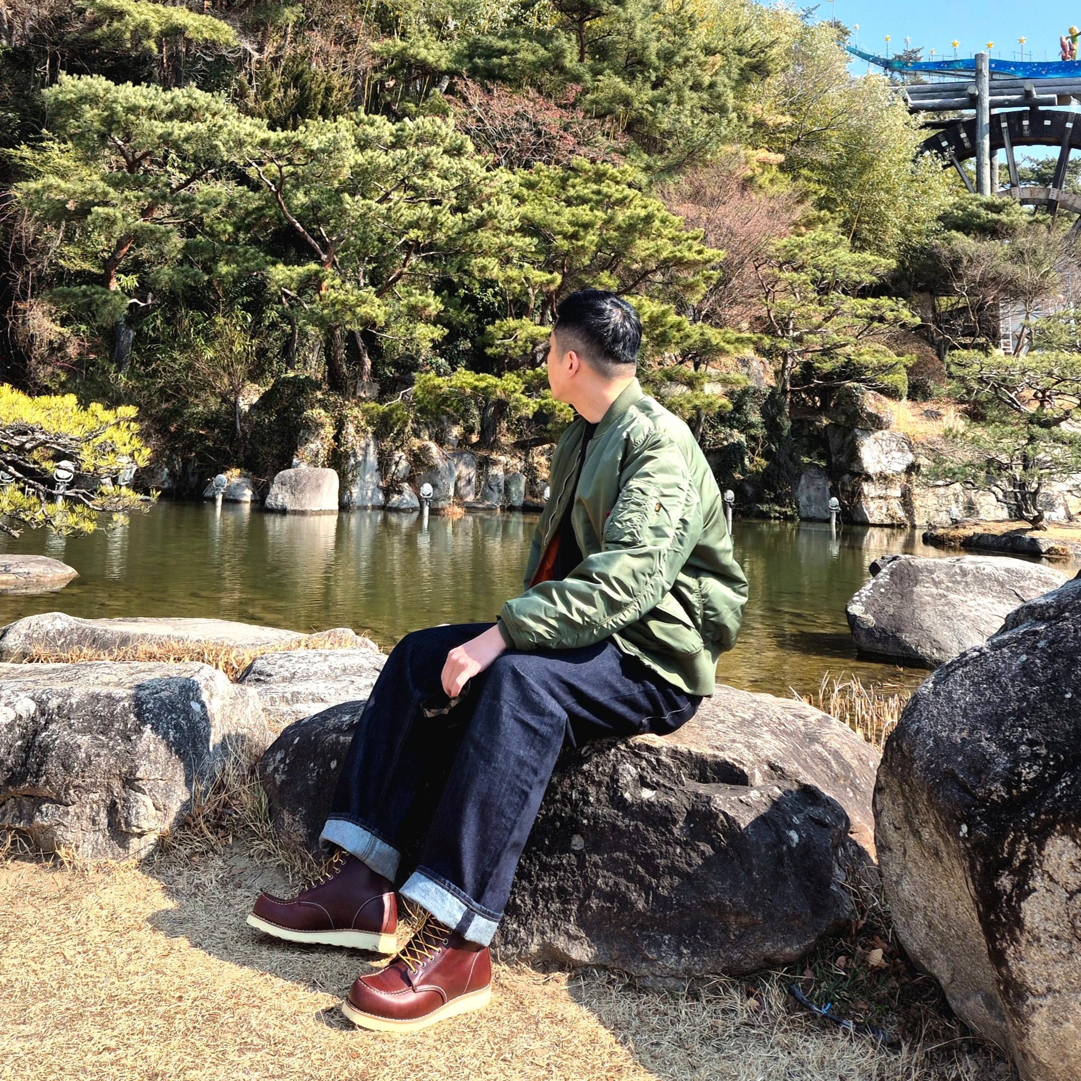 Uniqlo x JW Anderson Straight Jean Blue - KR, ALPHA INDUSTRIES MA-1 Flight Jacket Sage 착용 스타일 - 3