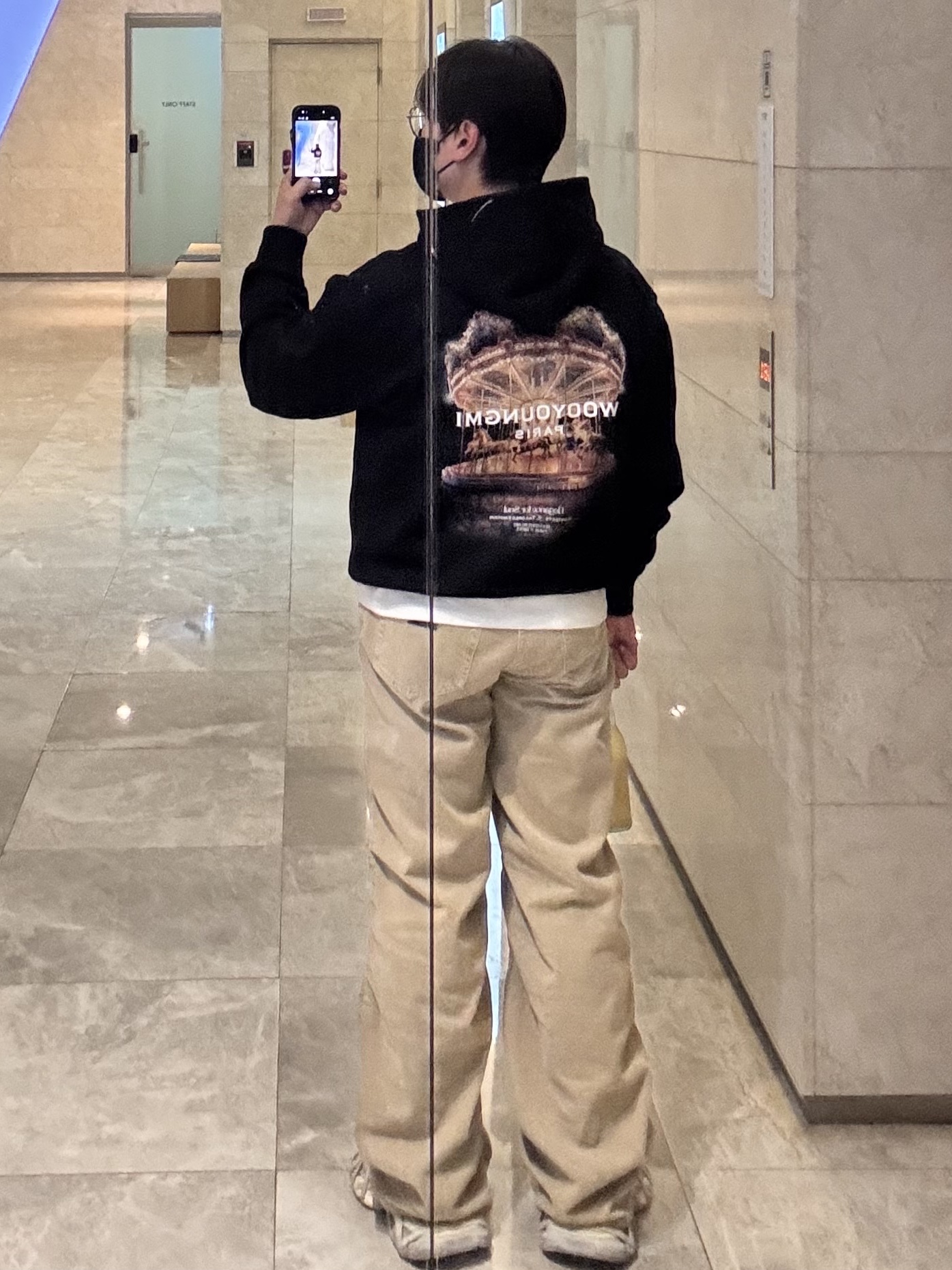 Balenciaga 3XL Extreme Lace Sneakers Egg Shell, Wooyoungmi Merry Go Round Back Logo Hooded T-Shirt Black - 26SS 착용 스타일 - 3