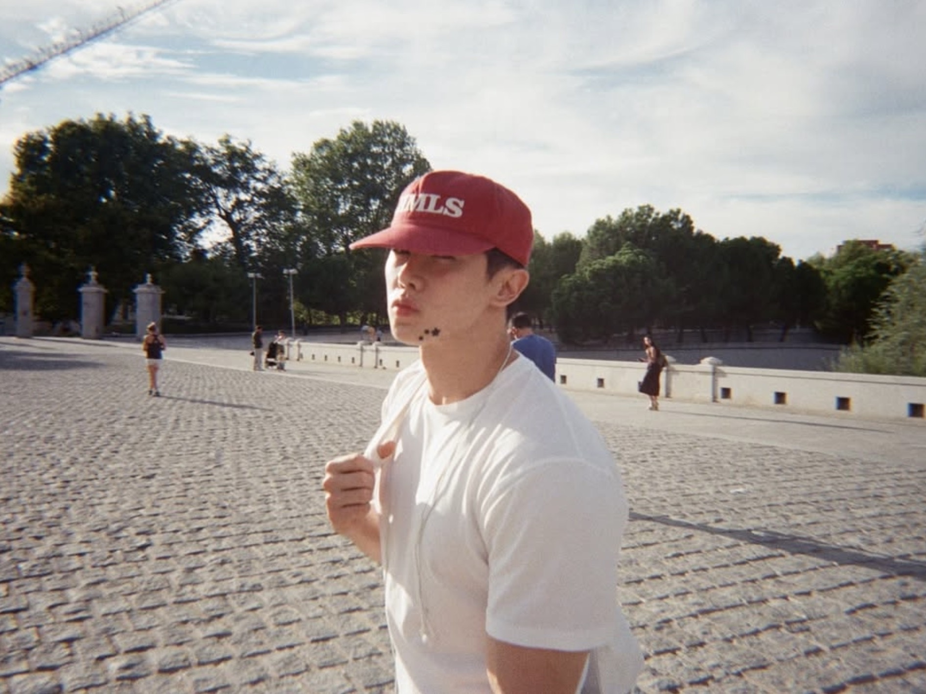 Hommless HMLS Vintage 5 Panel Hat Washed Red 착용 스타일