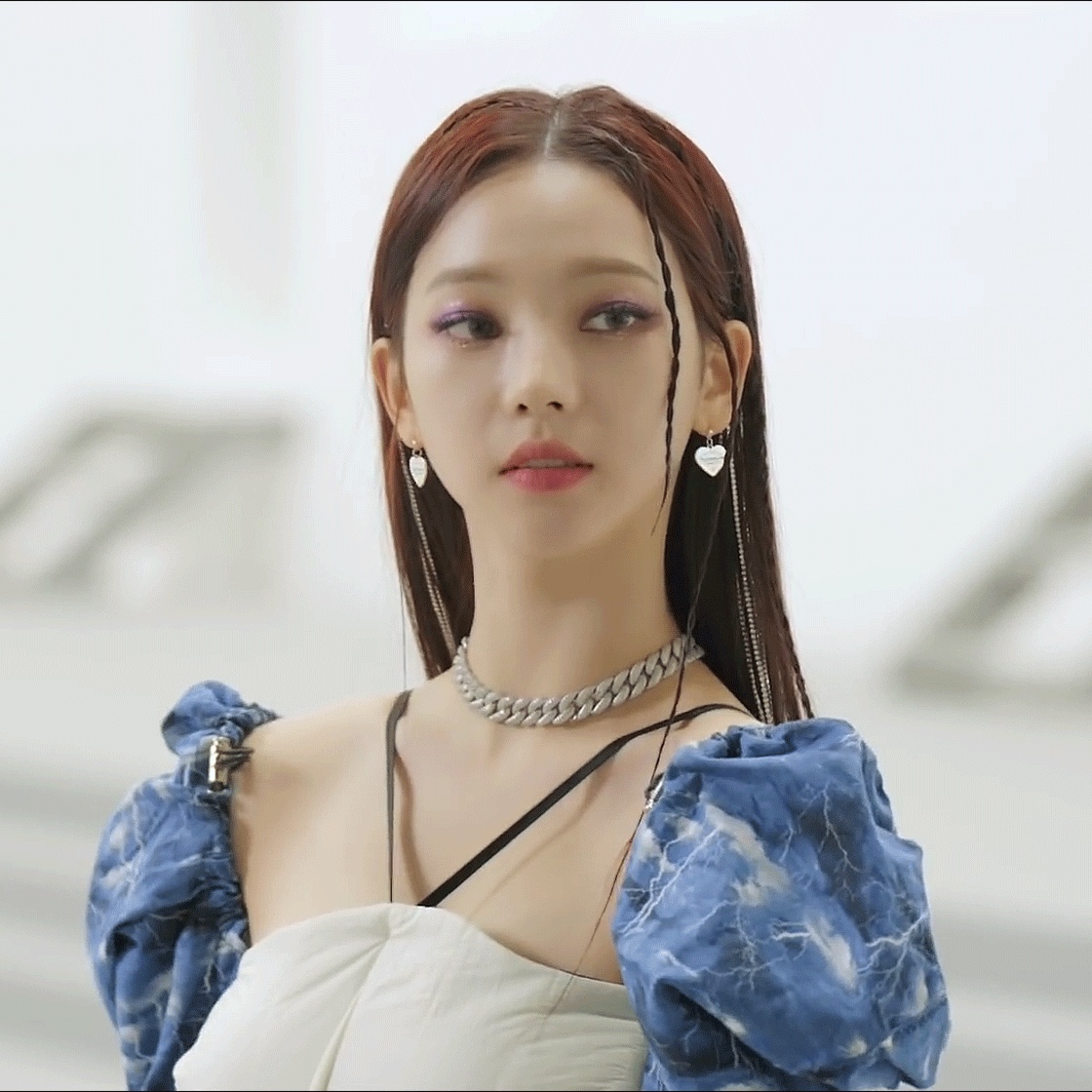 Nonenon New Logo Love Earring 착용 스타일
