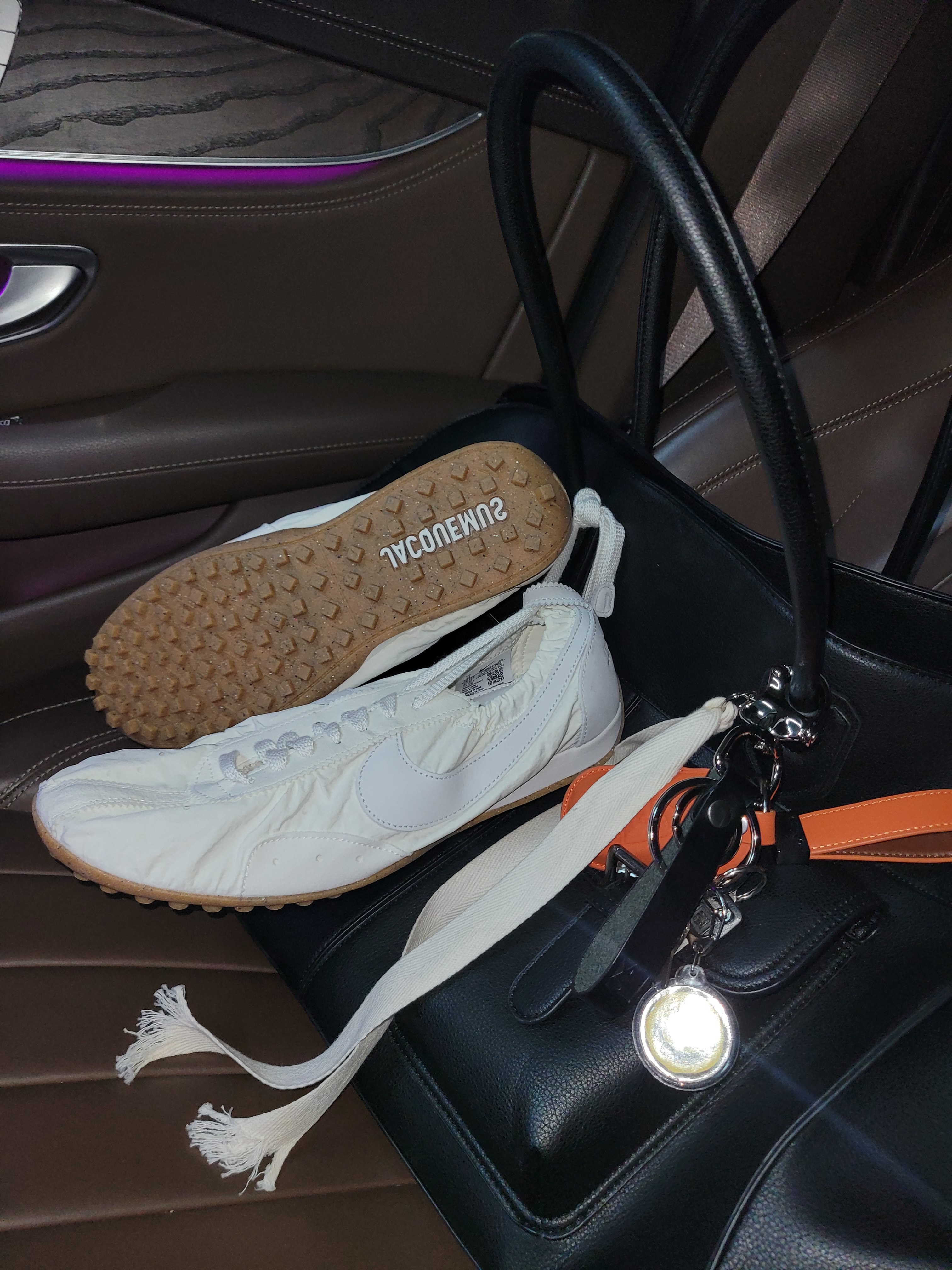 Nike x Jacquemus Moon Shoe SP Soft Pearl Sail 착용 스타일