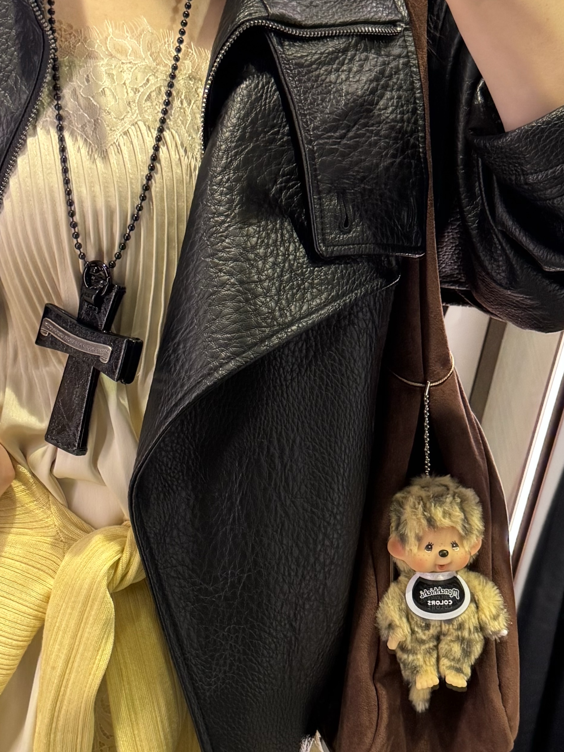 Sculptor Cross Stud Strap Wallet Black, Monchhichi Colors Keychain Leopard Print 착용 스타일 - 2