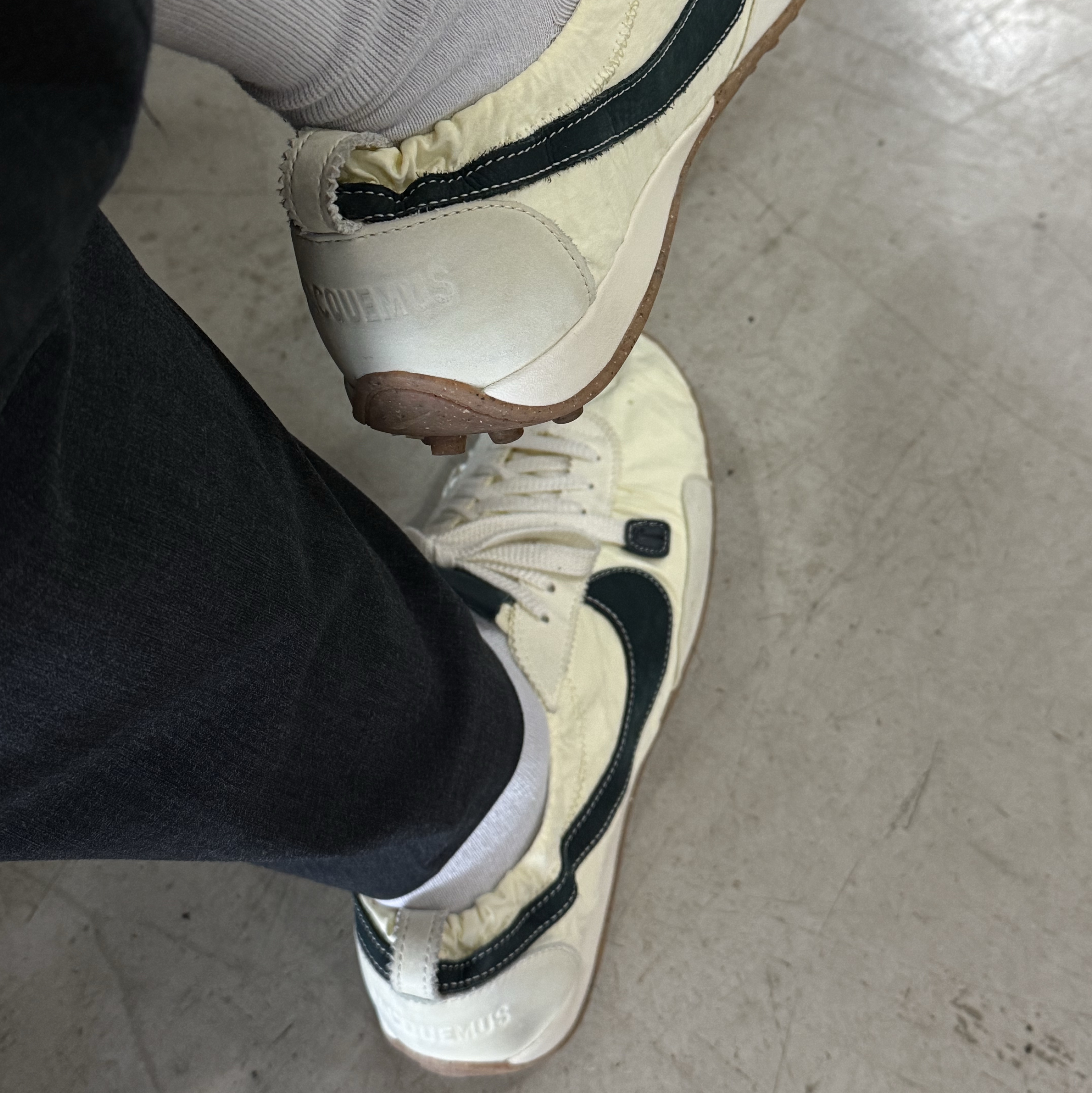 Nike x Jacquemus Moon Shoe SP Alabaster Off Noir 착용 스타일 - 1