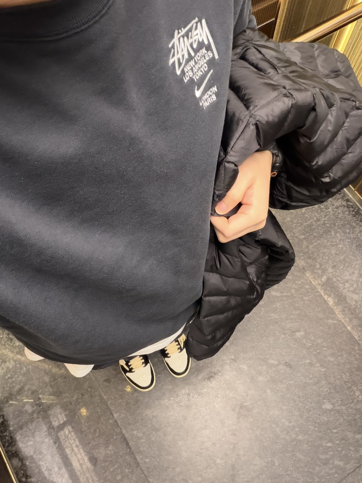 Jordan 1 x Travis Scott x Fragment Retro Low OG SP Military Blue, Nike x Stussy NRG Crew Socks White Black 착용 스타일 - 1