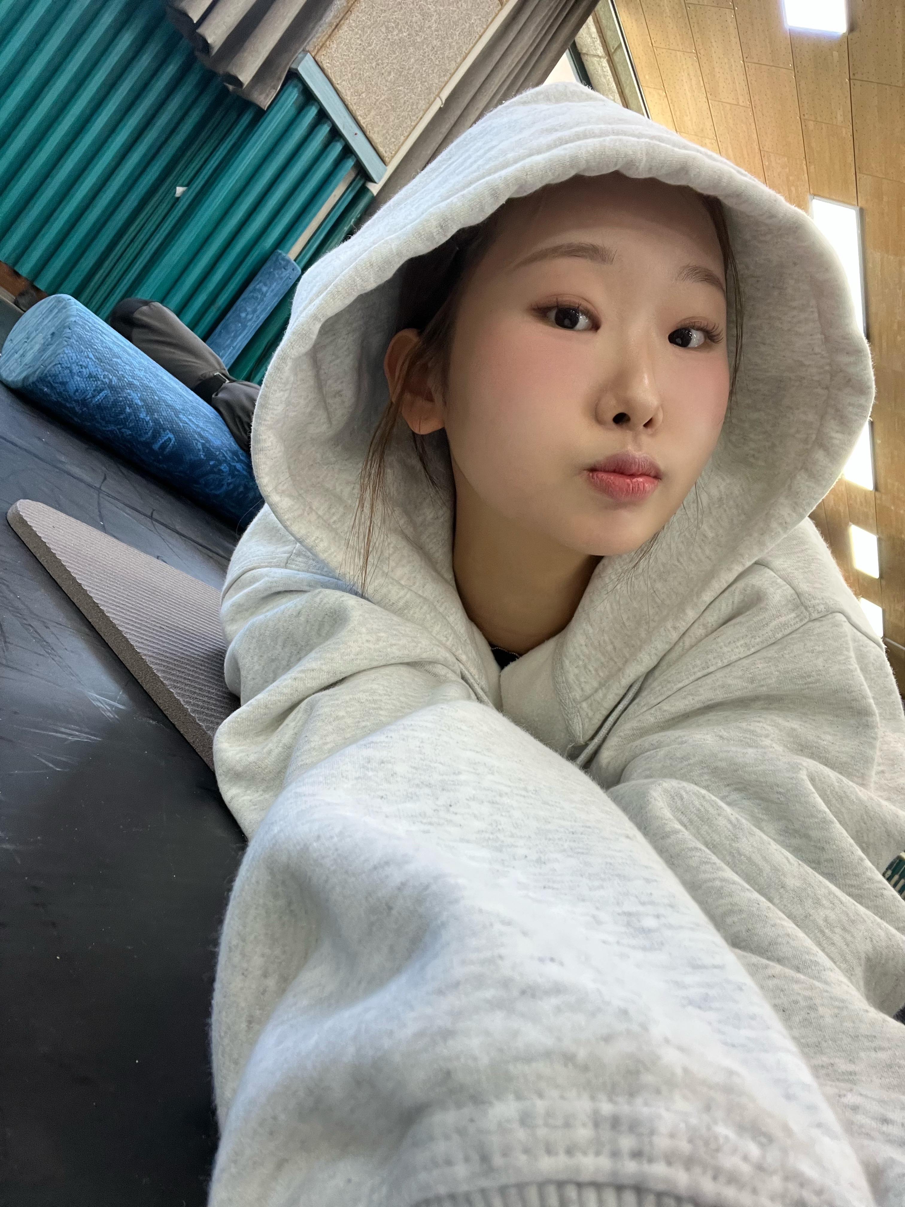 Stussy Stock Seoul Zip Hood Ash Heather 착용 스타일
