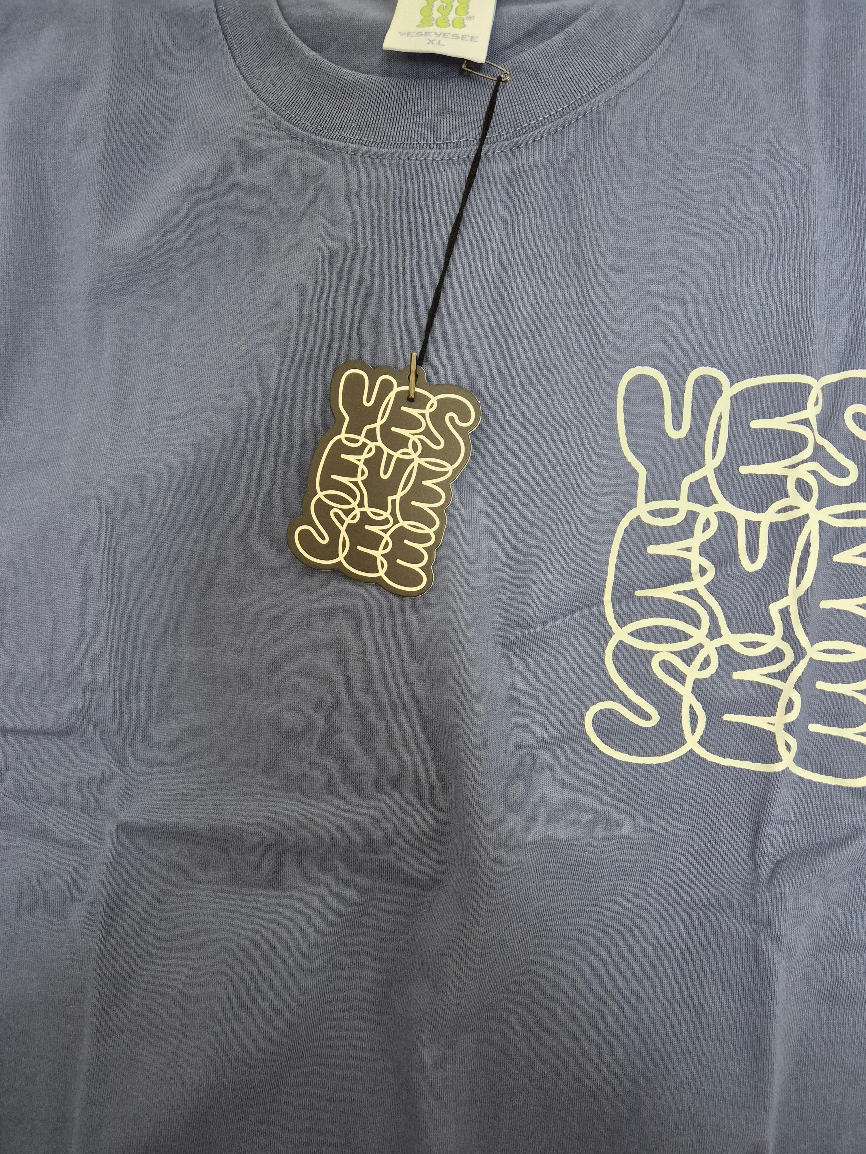 YESEYESEE C-Logo Tee Navy 착용 스타일