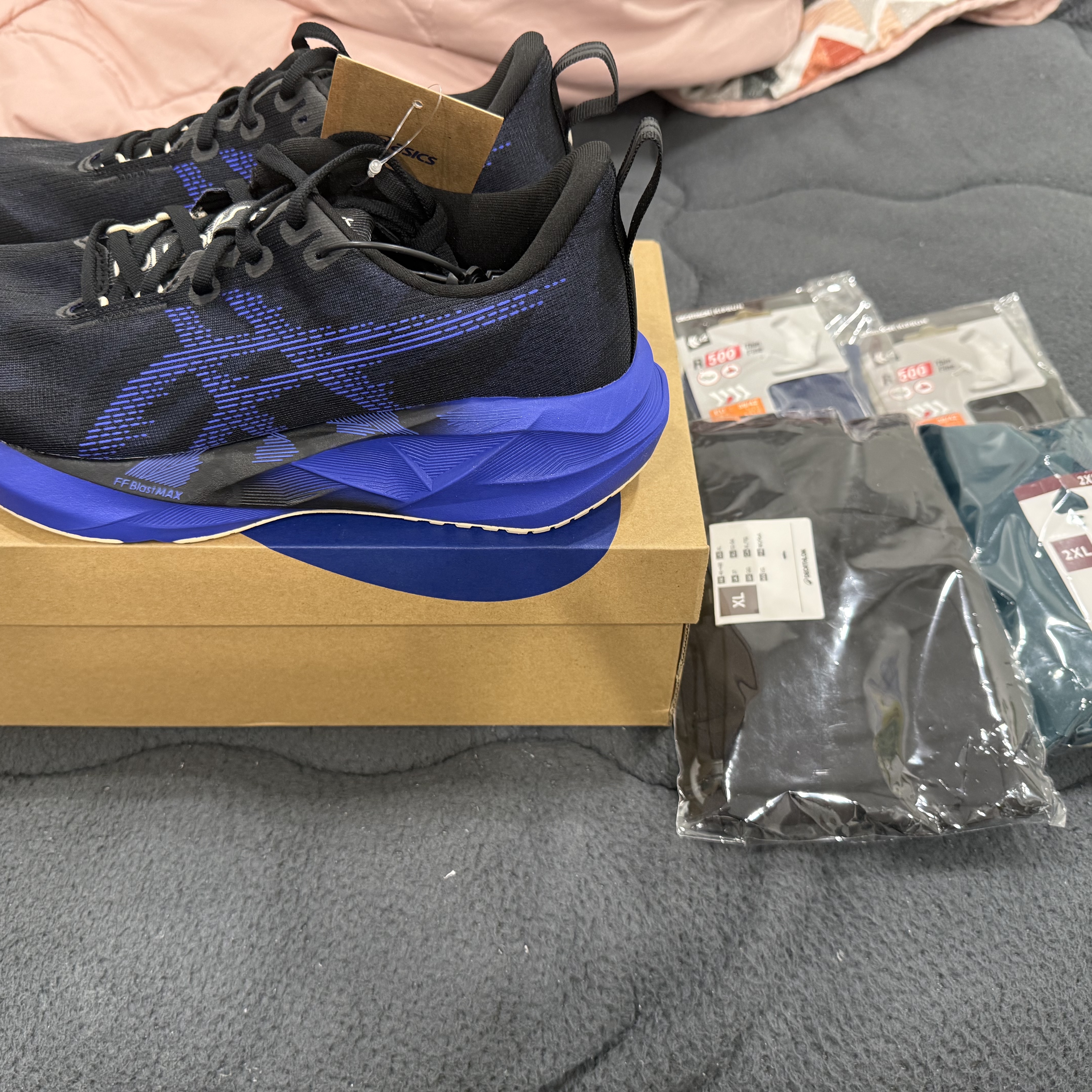 Asics Novablast 5 Black Cobalt Burst 착용 스타일