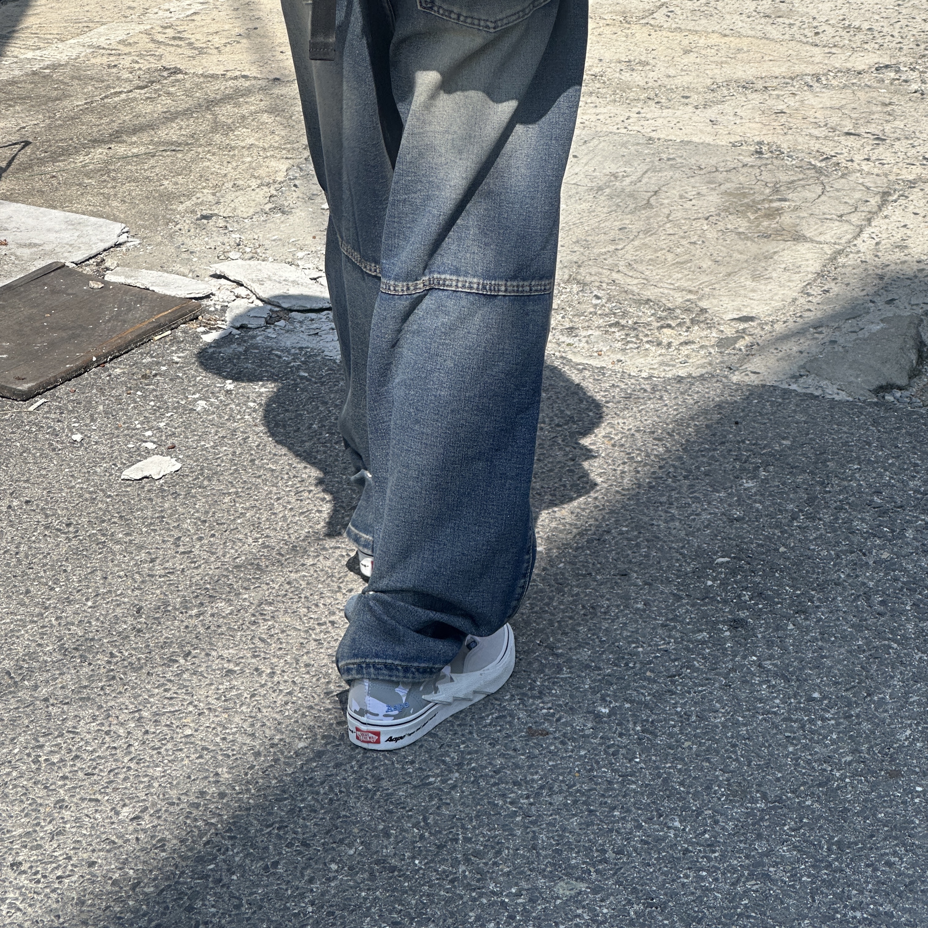 Vans x AAPE Authentic Bolt Grey 착용 스타일 - 2