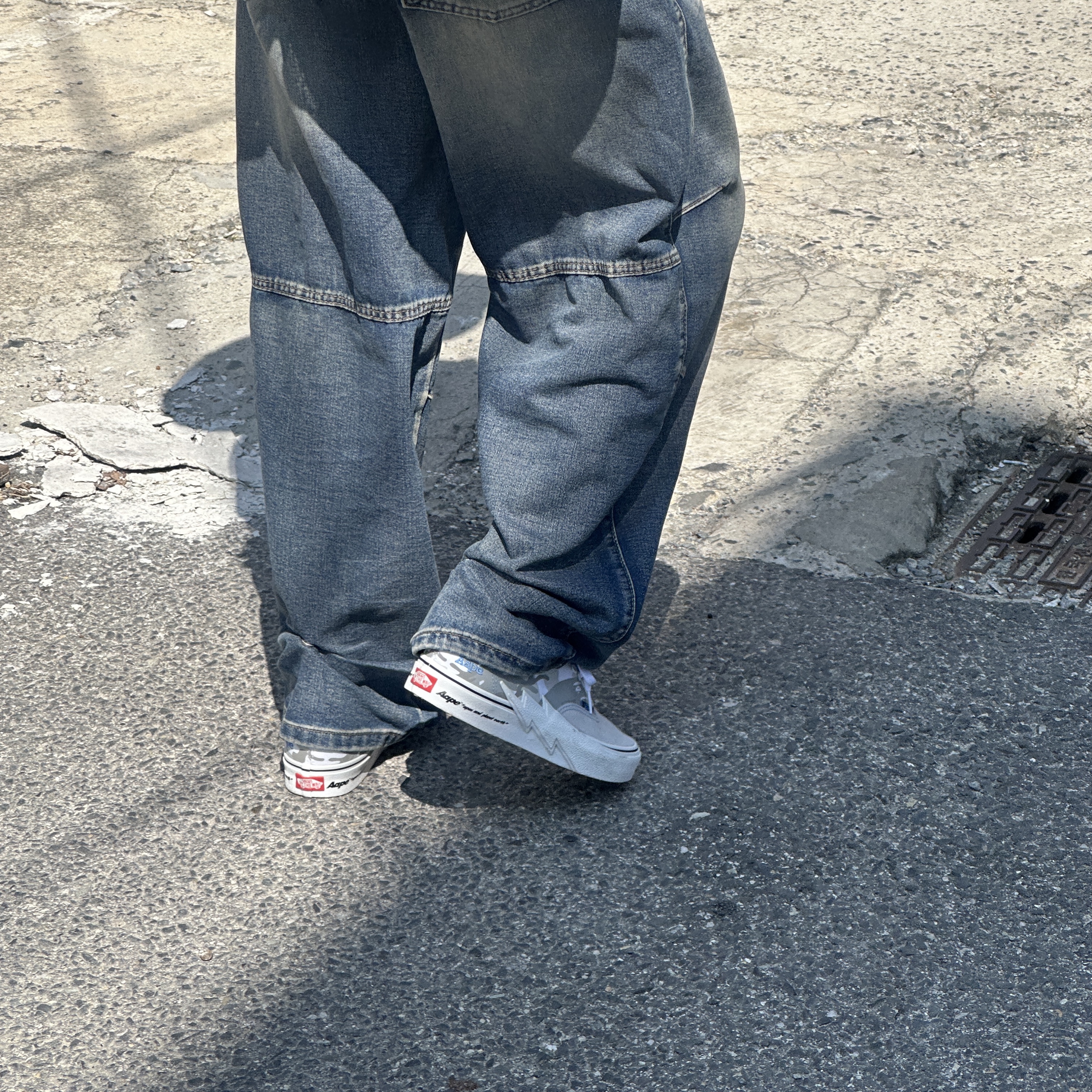 Vans x AAPE Authentic Bolt Grey 착용 스타일 - 1