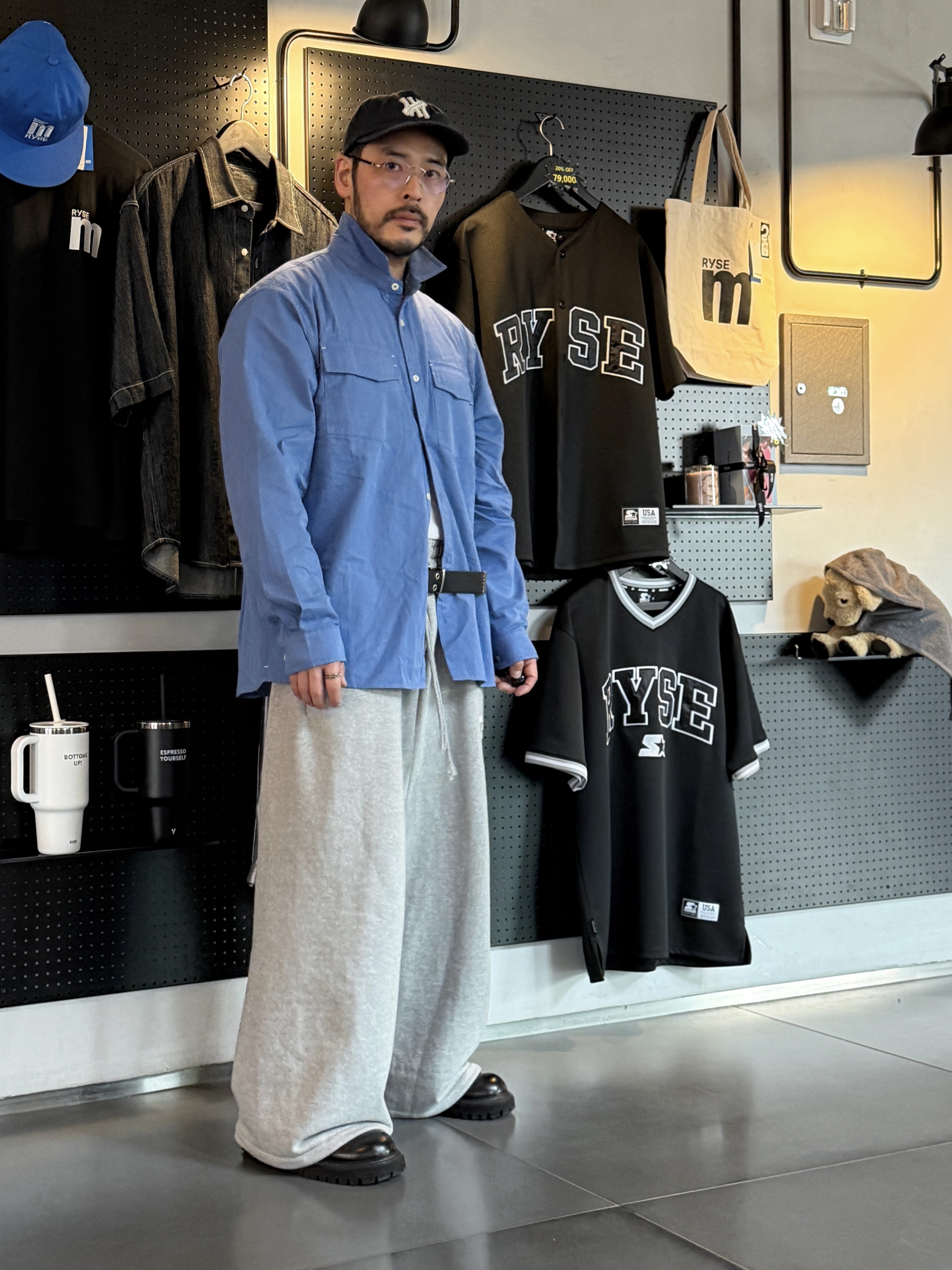 [더블적립]Farfromwhat Far Patch Logo Cap Brown 착용 스타일 - 2