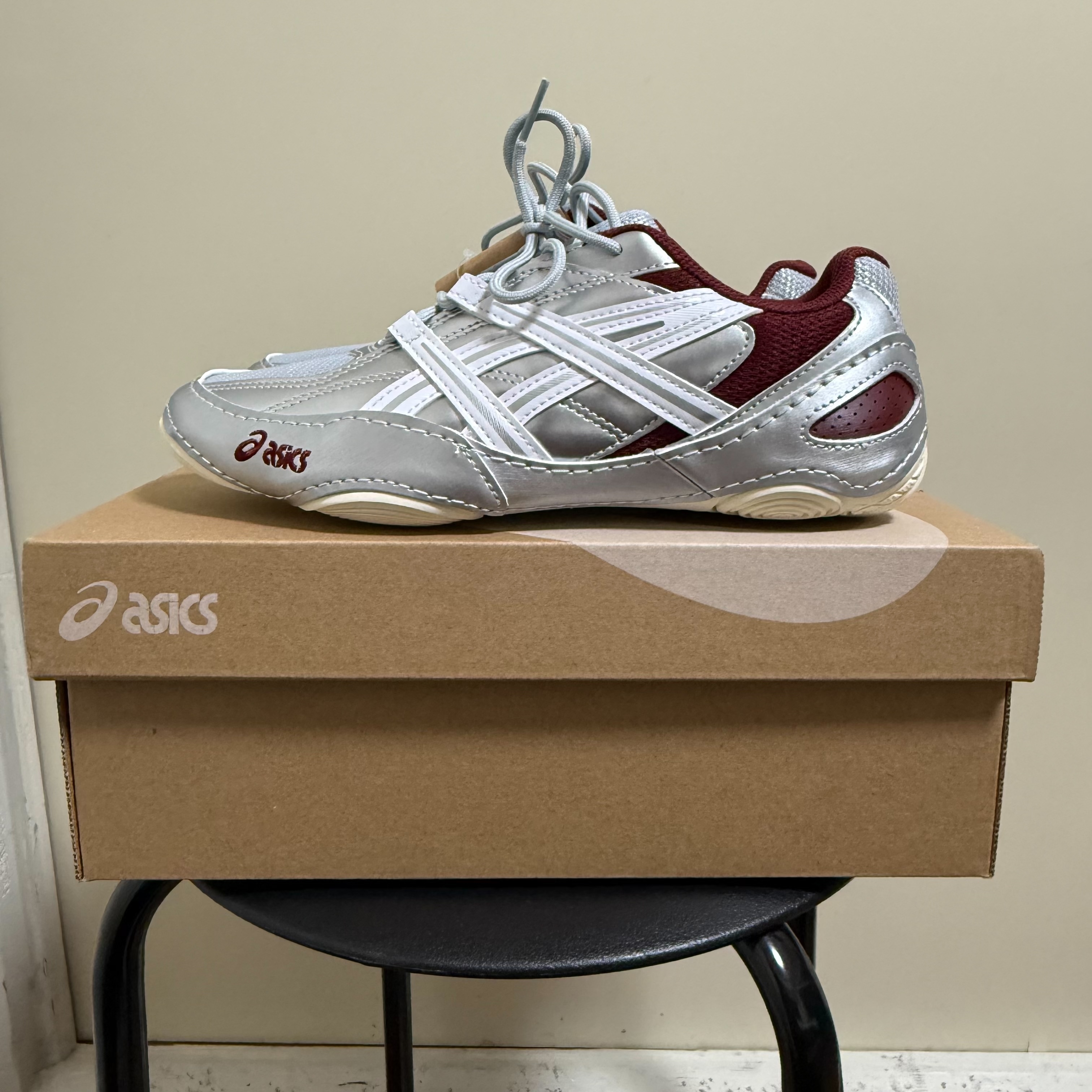 Asics Hypersync Piedmont Grey Pure Silver, Asics Hypersync Graphite Grey Black 착용 스타일 - 1