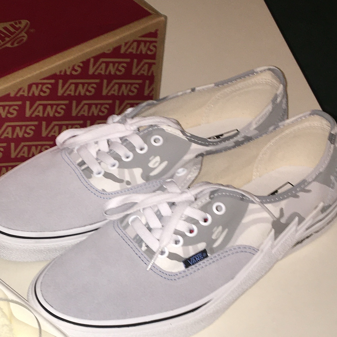 Vans x AAPE Authentic Bolt Grey 착용 스타일 - 6