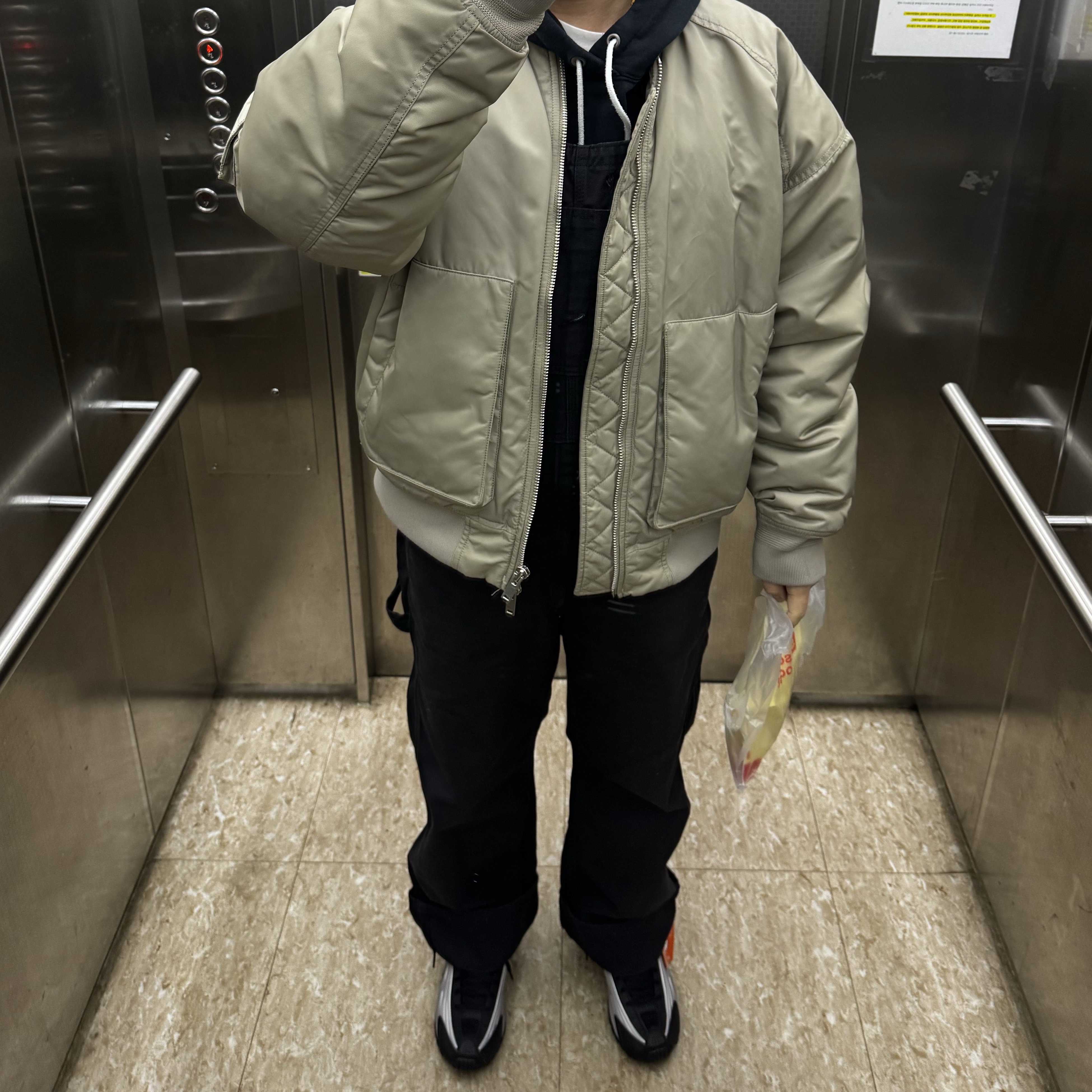 Nike Shox R4 Black Vast Grey, Nike NRG Solo Swoosh Full Zip Hoodie Black - Asia 착용 스타일