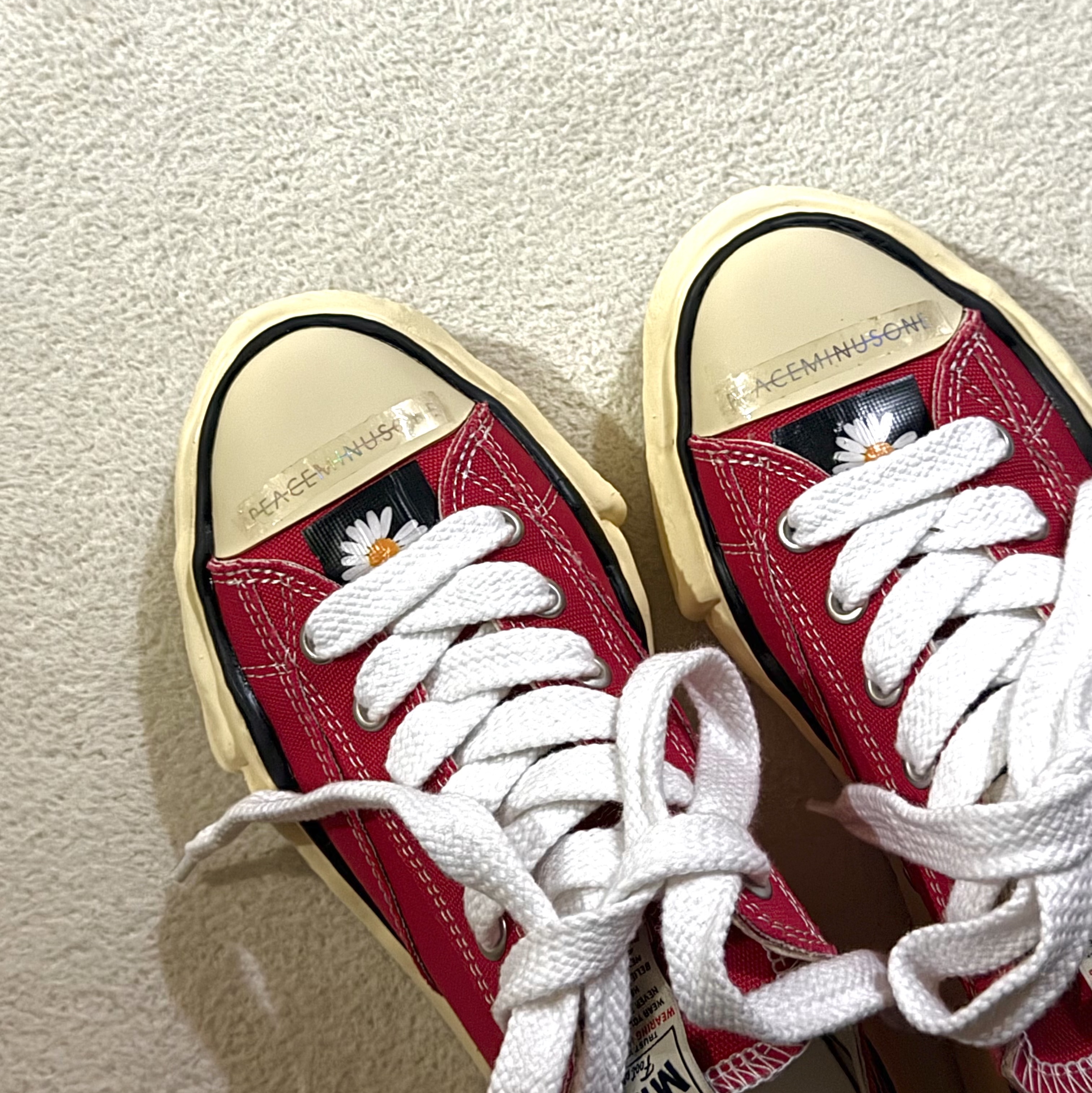 Maison Mihara Yasuhiro Peterson VL OG Sole Canvas Low-top Sneakers Red 착용 스타일
