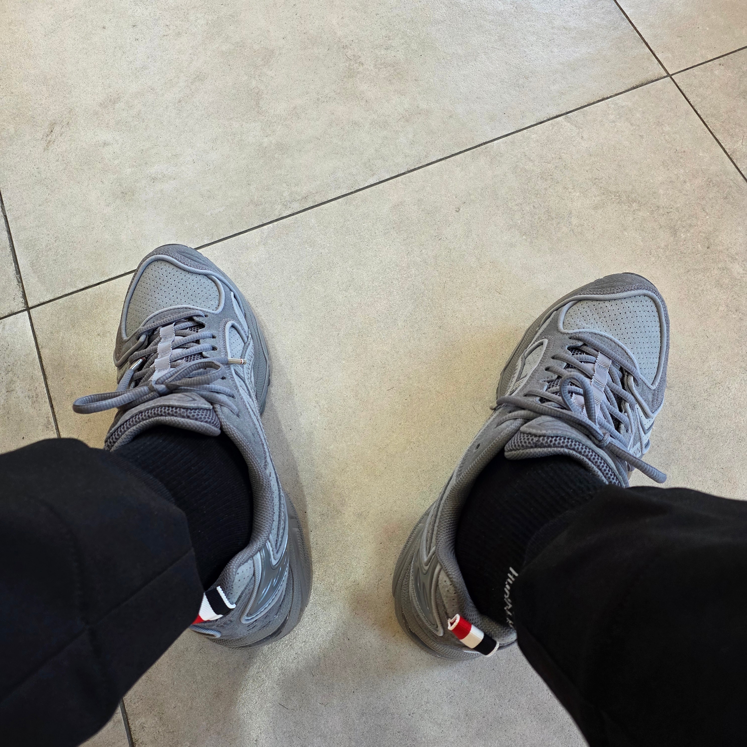 Asics x Thom Browne Gel-Kayano 14 Grey 착용 스타일 - 2