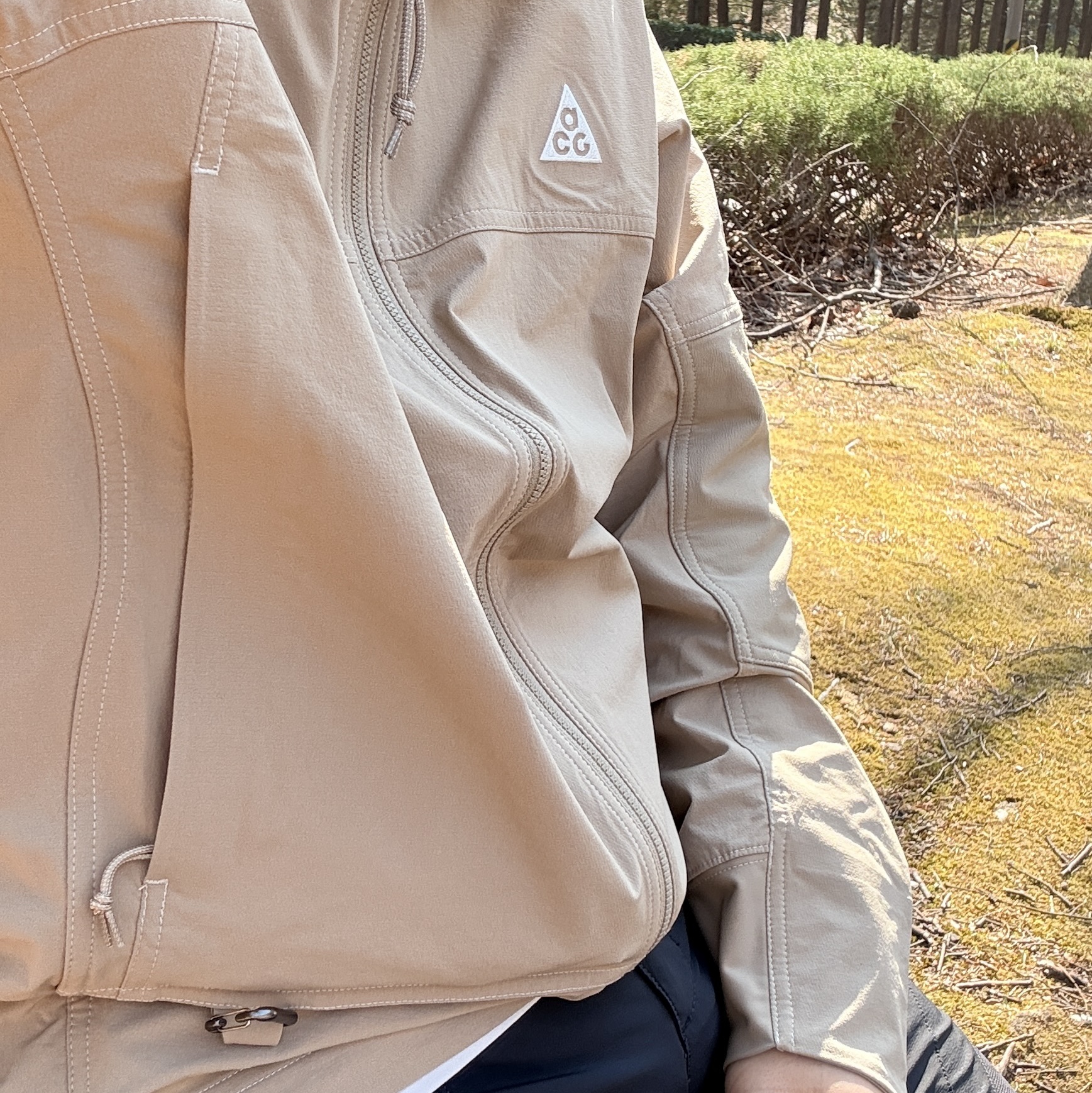 Nike ACG Sun Farer Jacket Khaki Summit White - Asia 착용 스타일