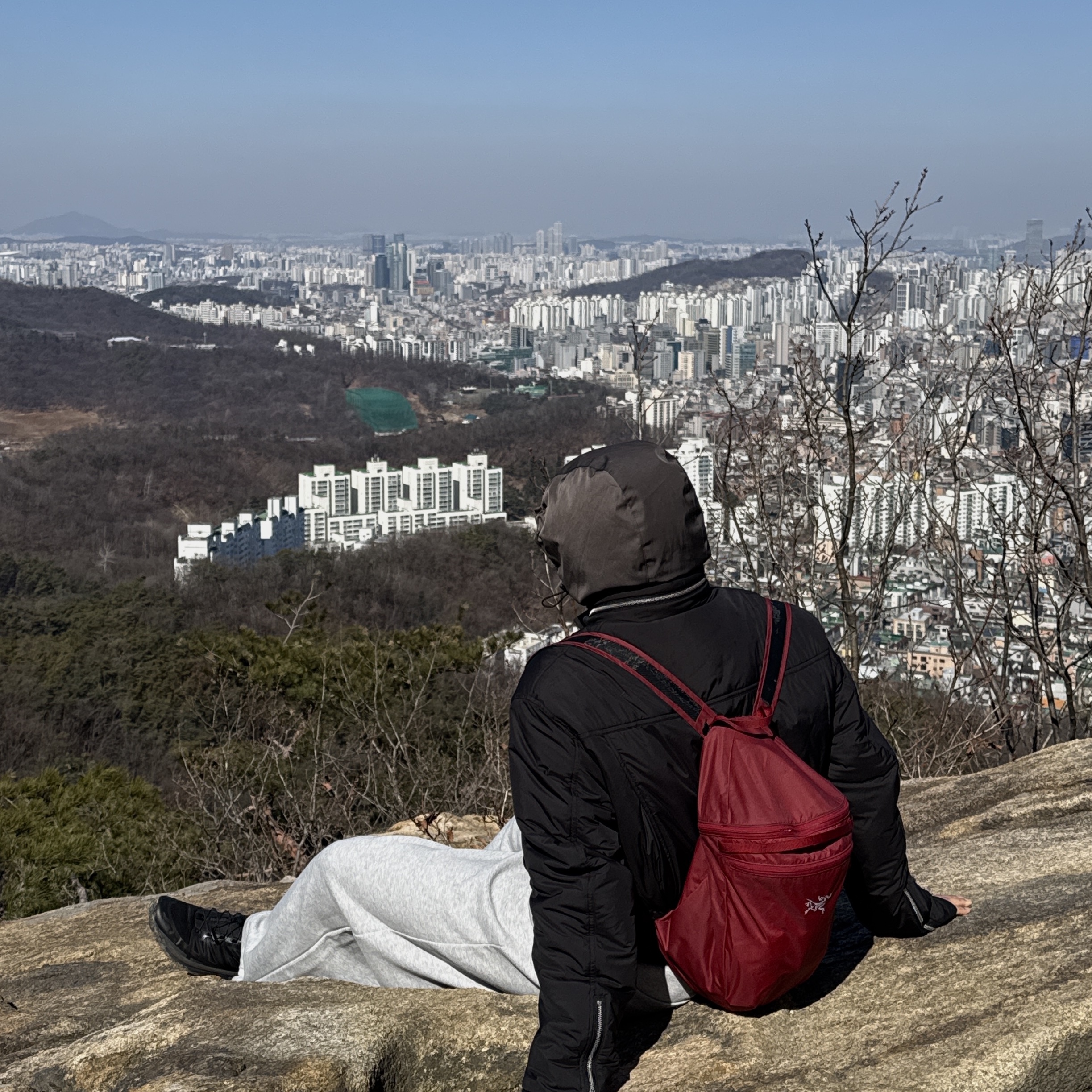 Arc'teryx Heliad 15 Backpack Bordeaux 착용 스타일