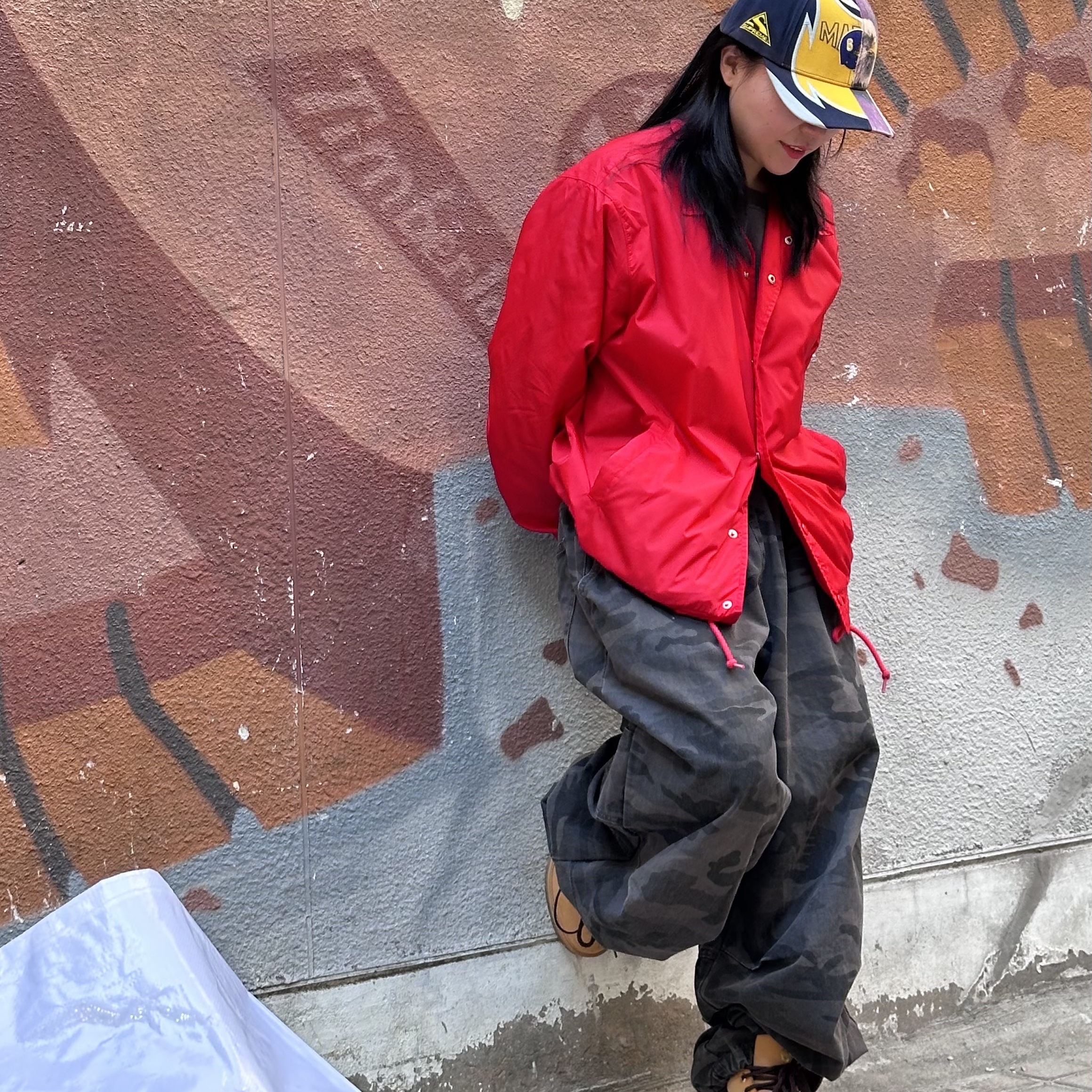 Supreme x MM6 Maison Margiela Split 6-Panel Navy - 26SS, Supreme x Champion Coaches Jacket Red - 24SS 착용 스타일 - 3