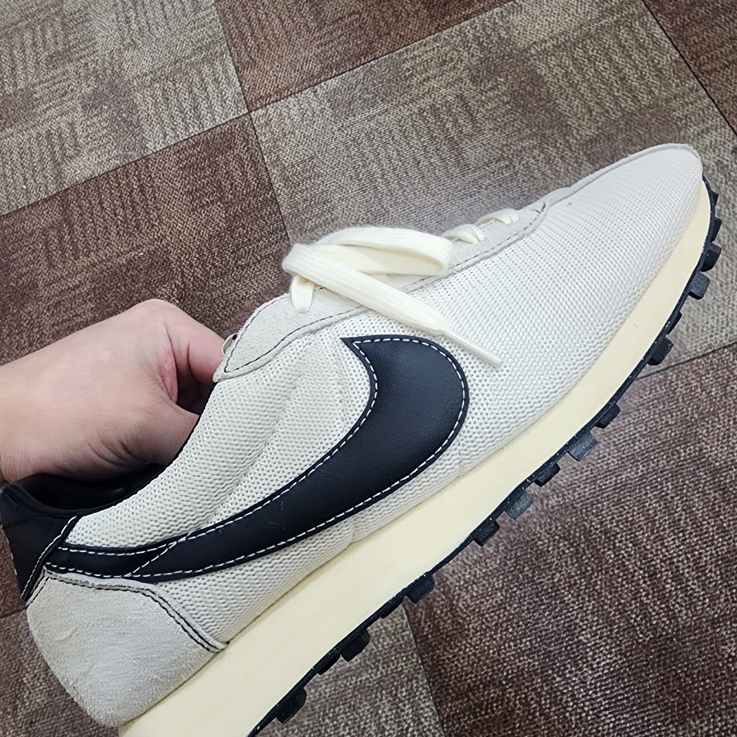 Nike LD-1000 Soft Pearl Muslin 착용 스타일 - 2