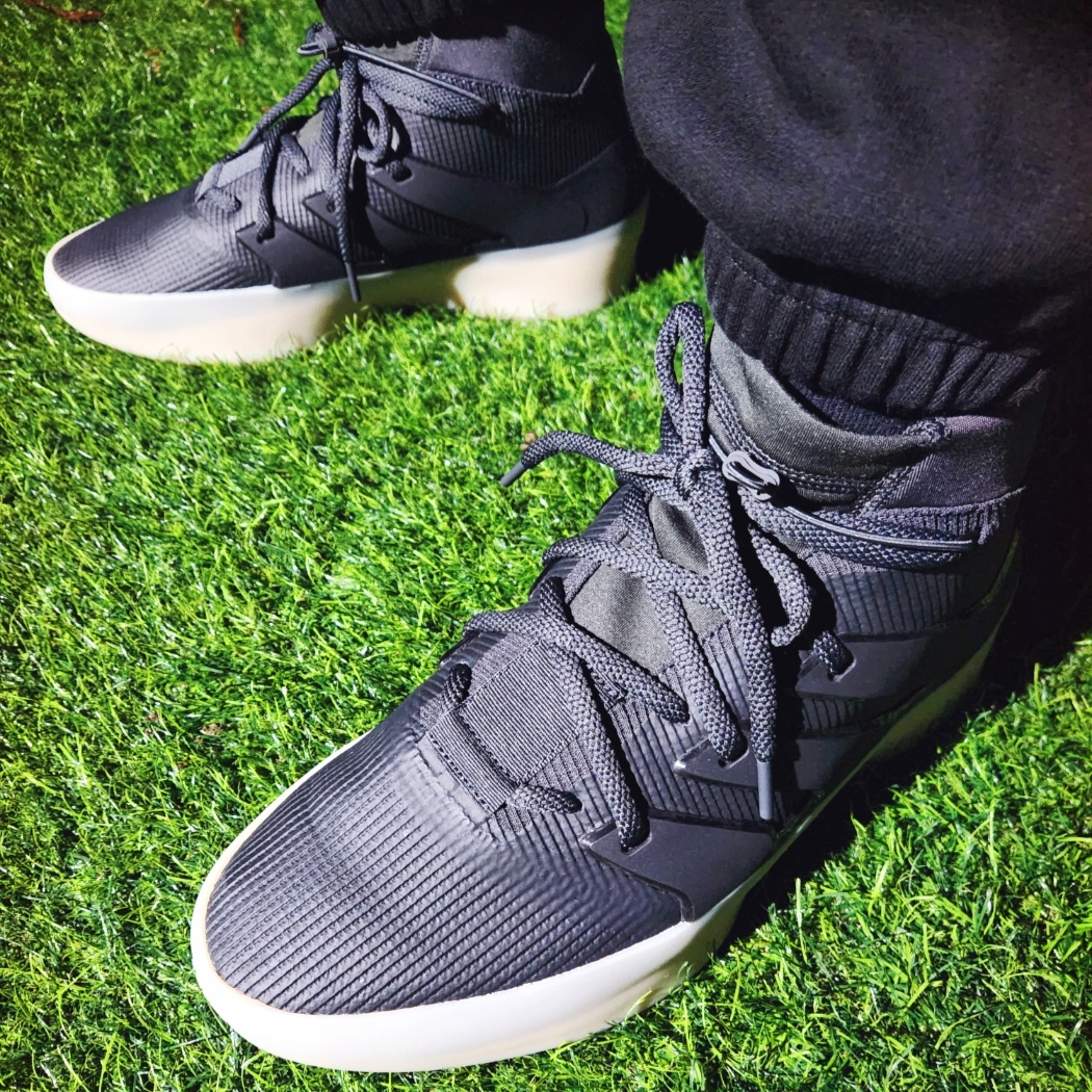 Yeezy Gap Engineered By Balenciaga Flame Cap Black, Yeezy Gap Engineered By Balenciaga Dove Hoodie Beige 착용 스타일 - 5