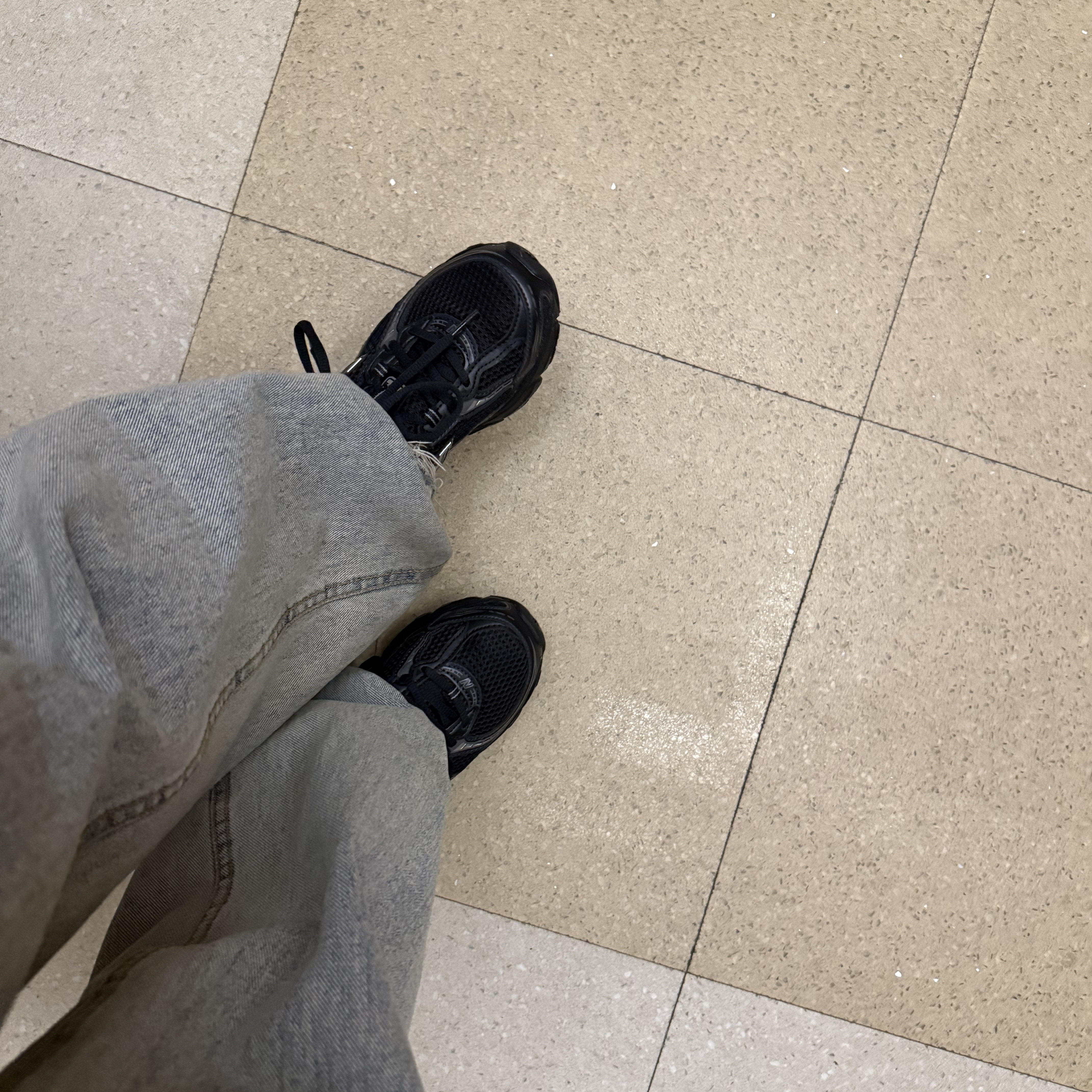 New Balance 740v2 Black Silver Metallic 착용 스타일