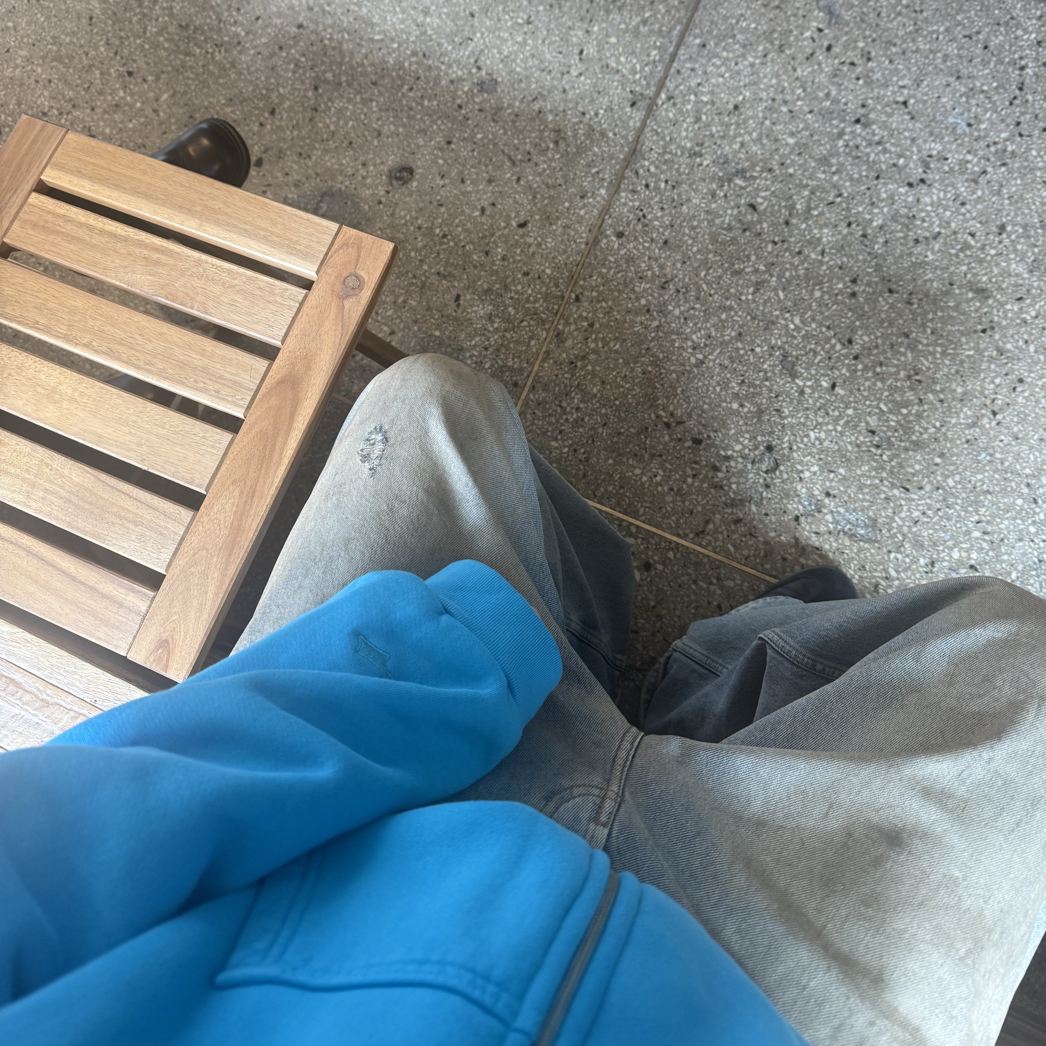 SKYLRK Zip Hoodie Super Blue, Acne Studios Loose Fit Jeans 2021 Mid Blue 착용 스타일
