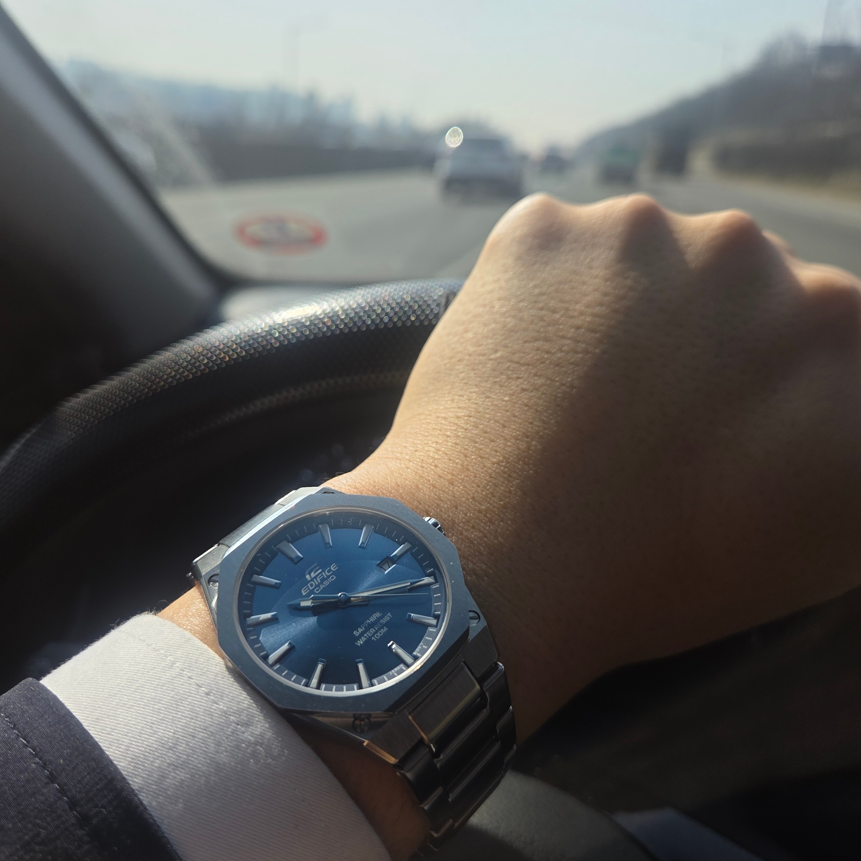 Casio EFR-S108D-2AVUDF 착용 스타일