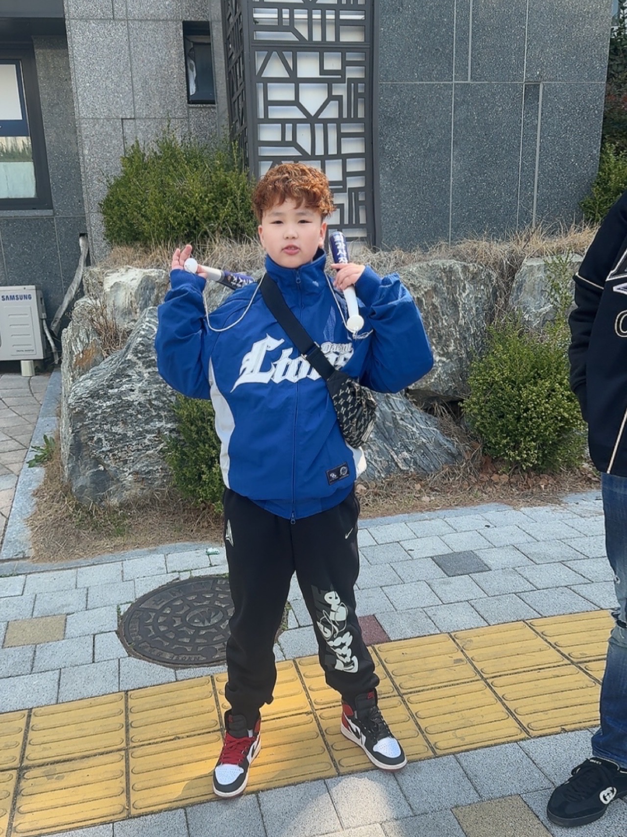 Sansan Gear x Samsung Lions Jacket Blue, Jordan 1 Retro High OG Black Toe 착용 스타일