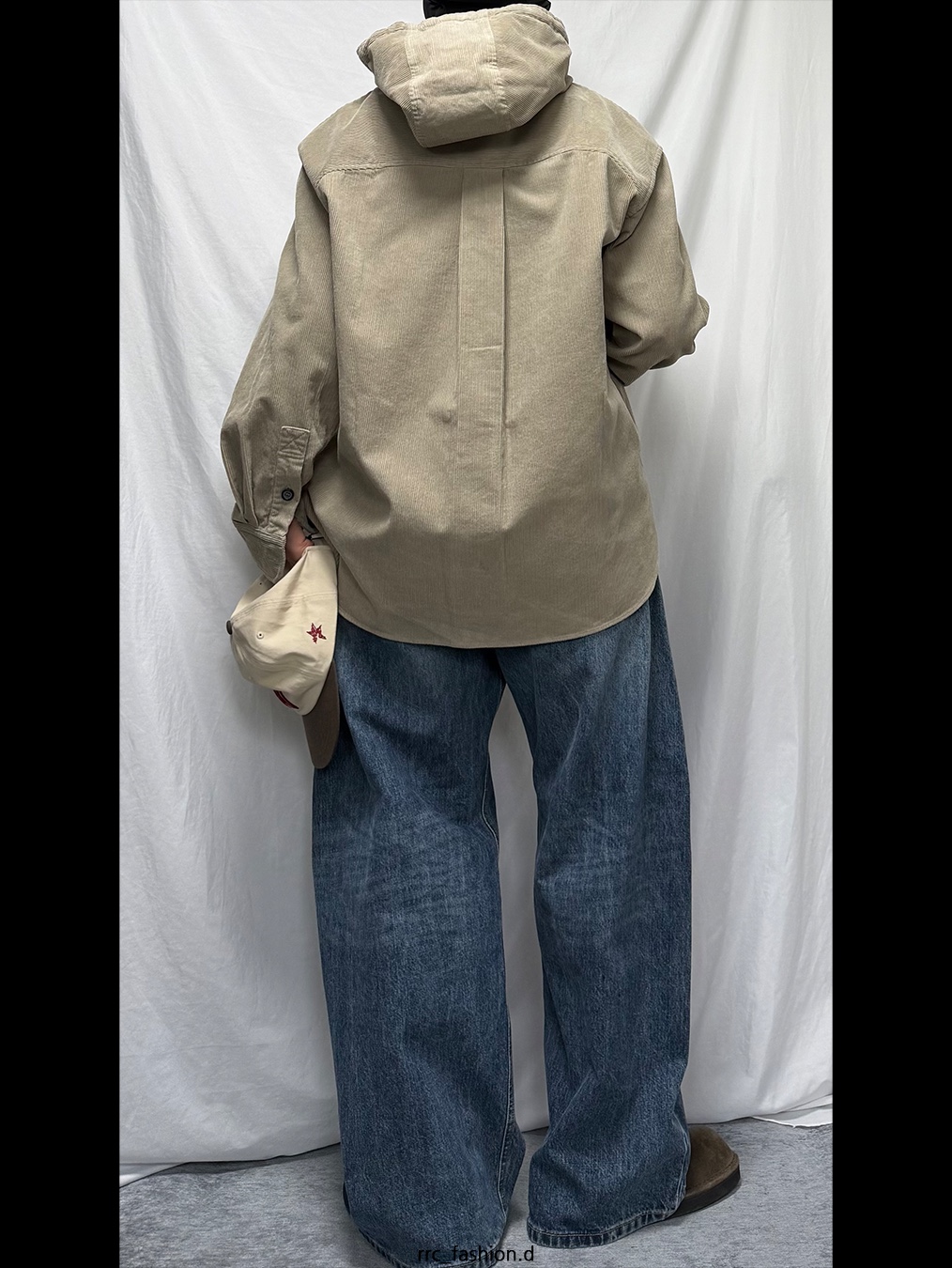 Hatchingroom Wide Curve Jeans Washed Blue 착용 스타일 - 3