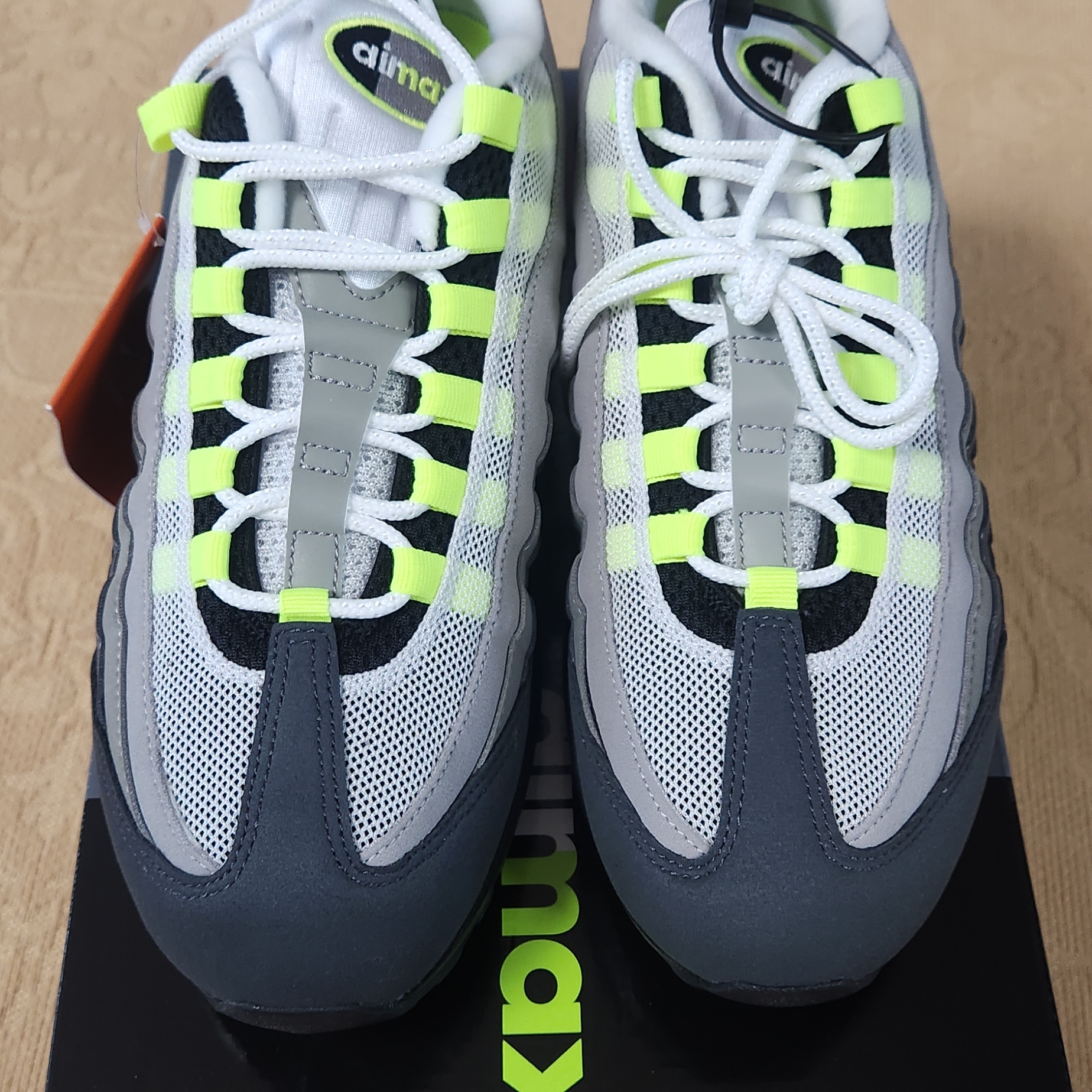 Nike Air Max 95 OG Neon 착용 스타일 - 4