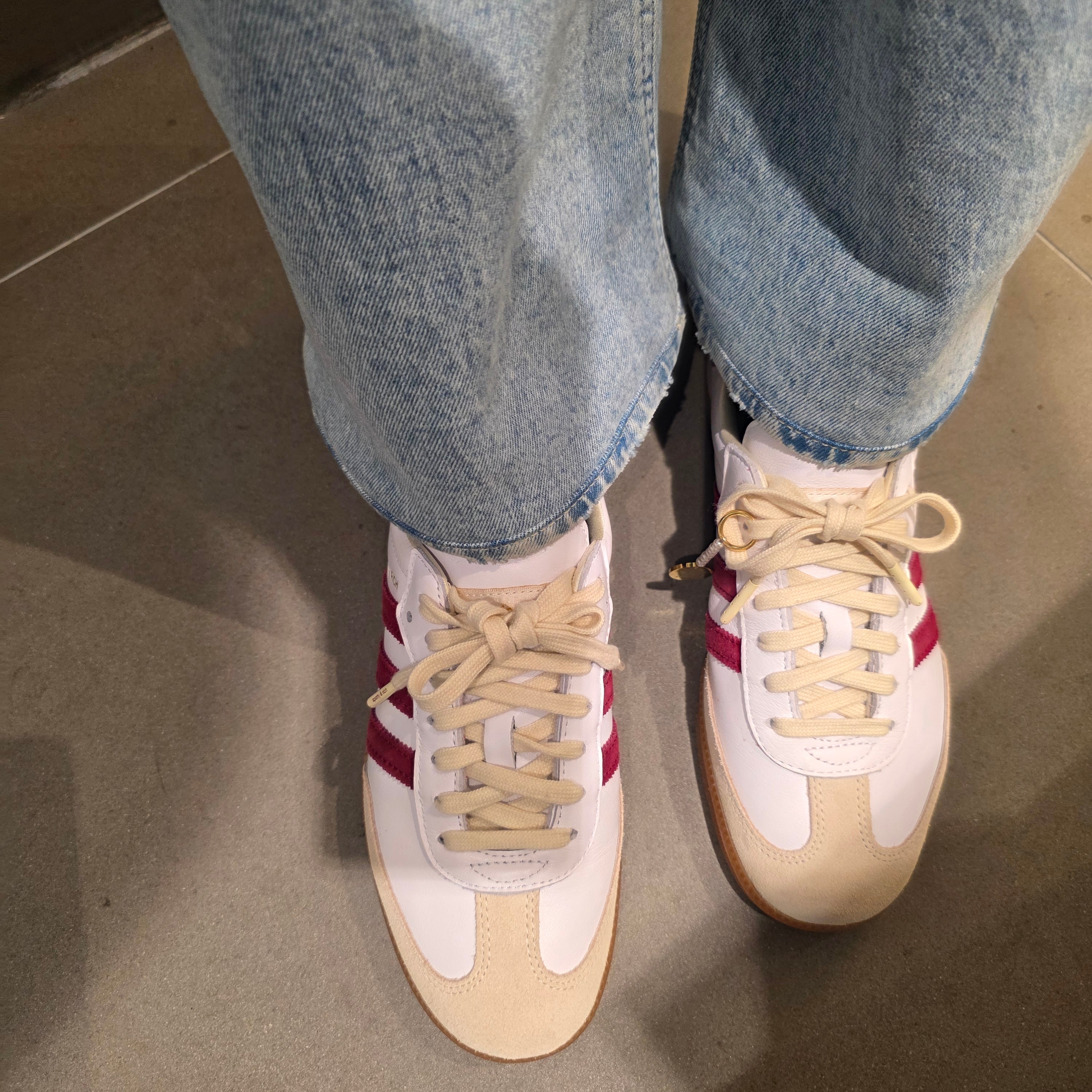Adidas x Sporty & Rich Samba OG Cloud White Collegiate Burgundy 착용 스타일