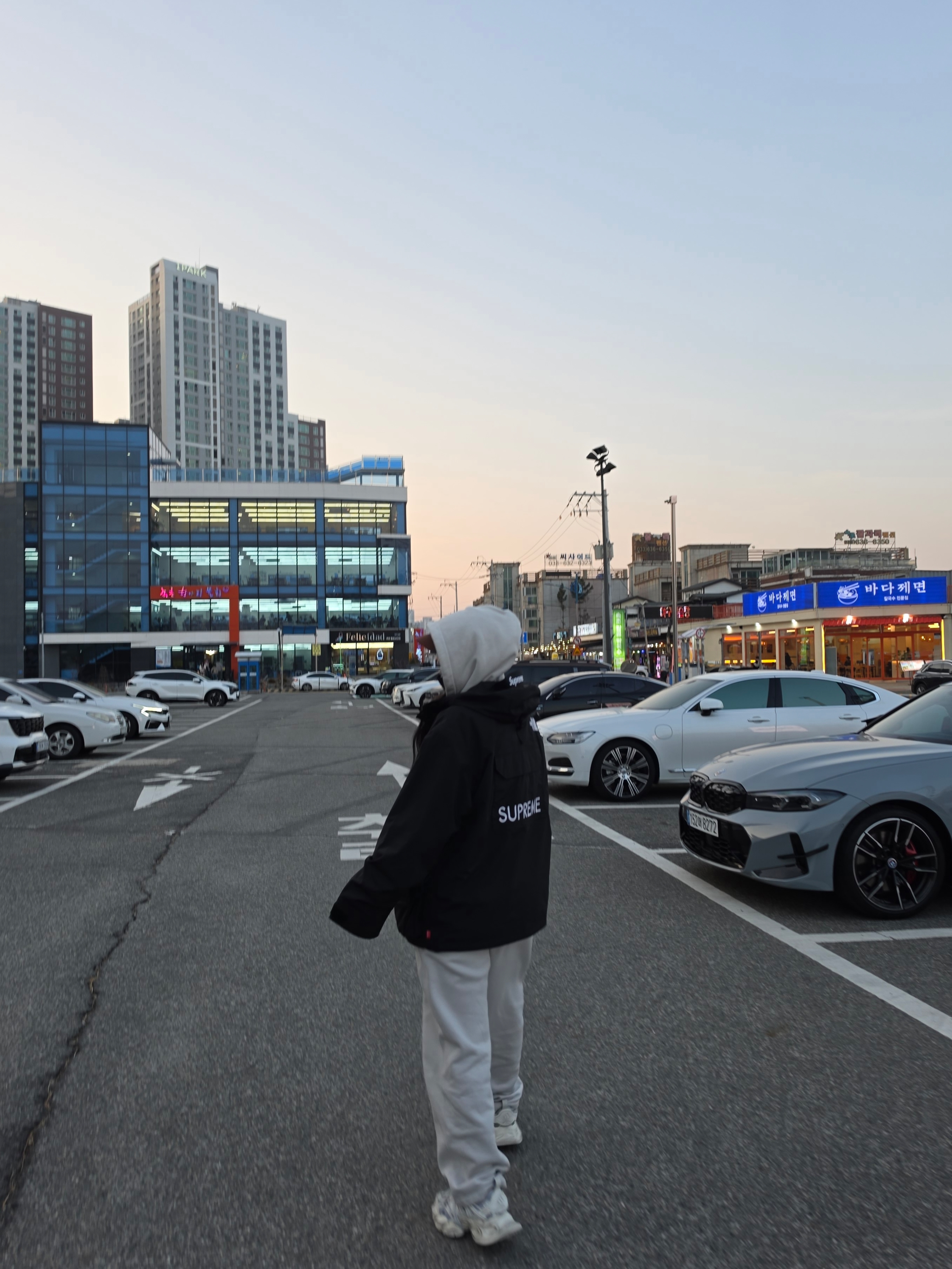 Nike NSW Swoosh Open Hem Fleece Pants - Asia, Nike NRG Solo Swoosh Full Zip Hoodie Light Bone White - Asia 착용 스타일