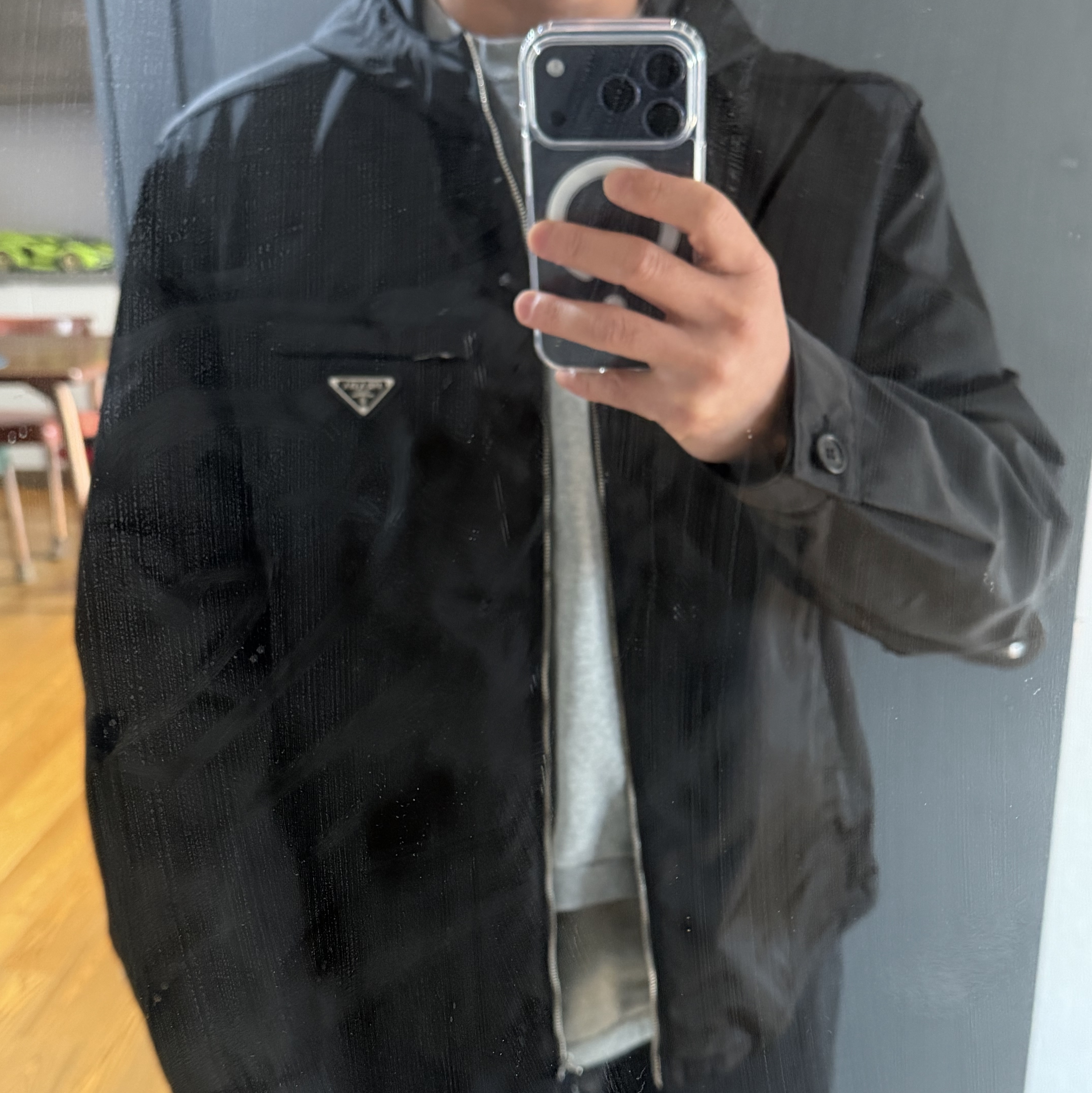 Prada Re-Nylon Hooded Blouson Jacket Black 착용 스타일 - 2