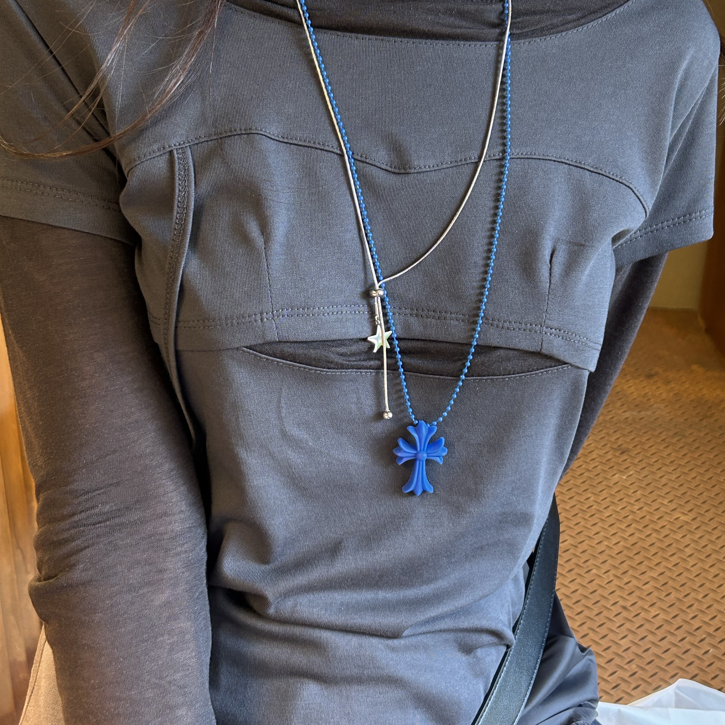 Chrome Hearts Silichrome CH Cross Pendant Blue 2023 착용 스타일