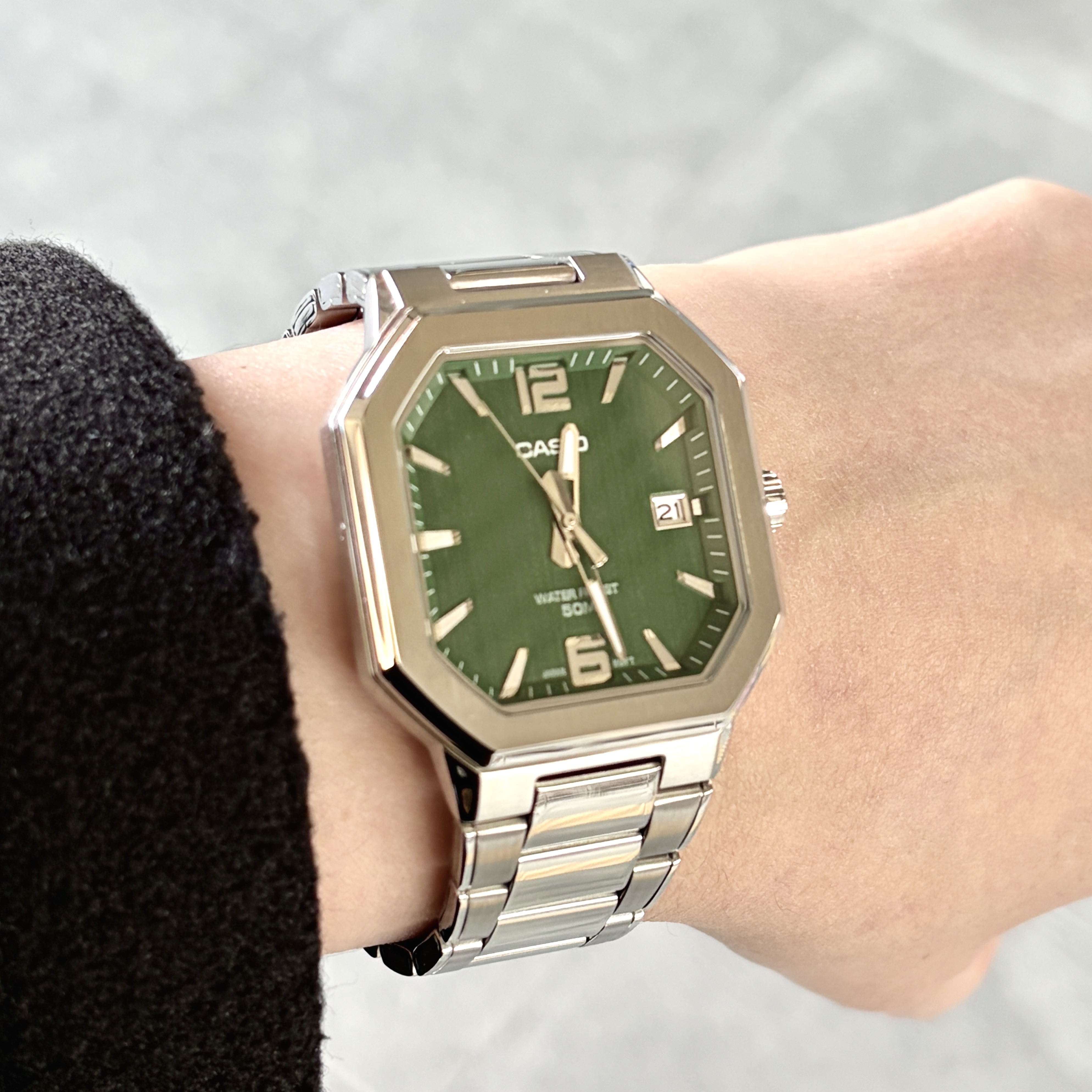 Casio MTP-B195D-3AV, Casio 50th Anniversary Ring Watch CRW-001-1 착용 스타일 - 2