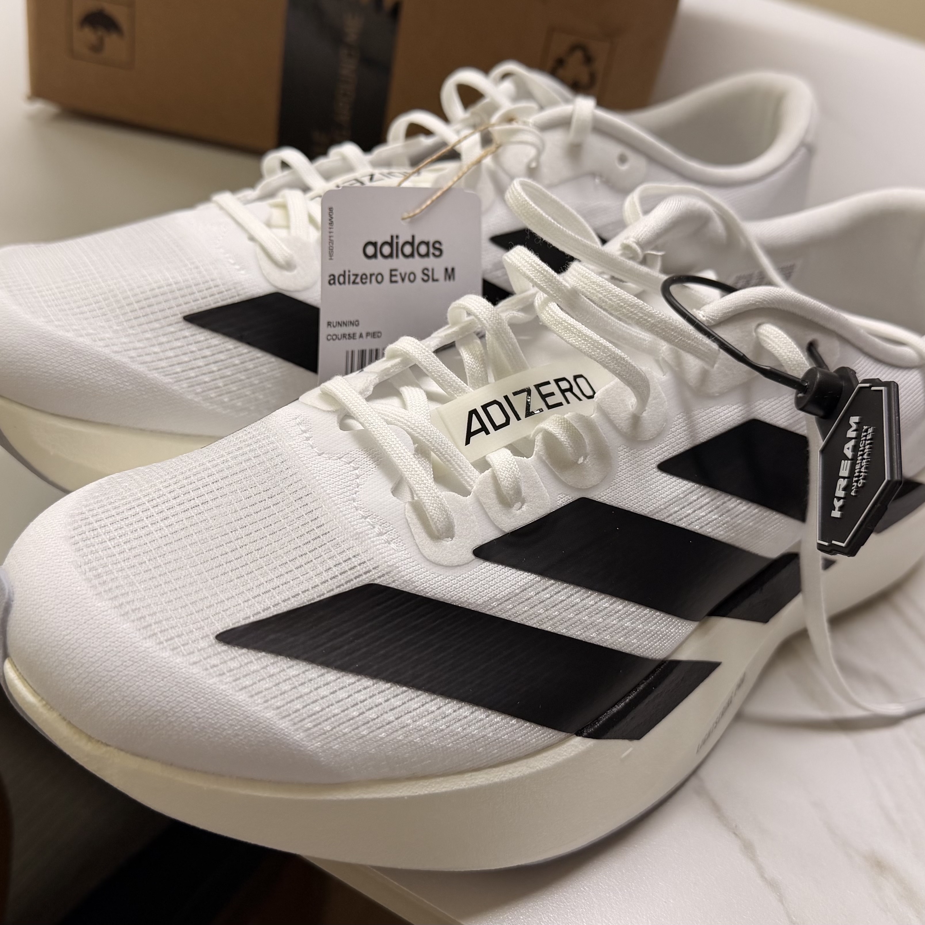 Adidas Adizero EVO SL Cloud White Core Black 착용 스타일 - 2
