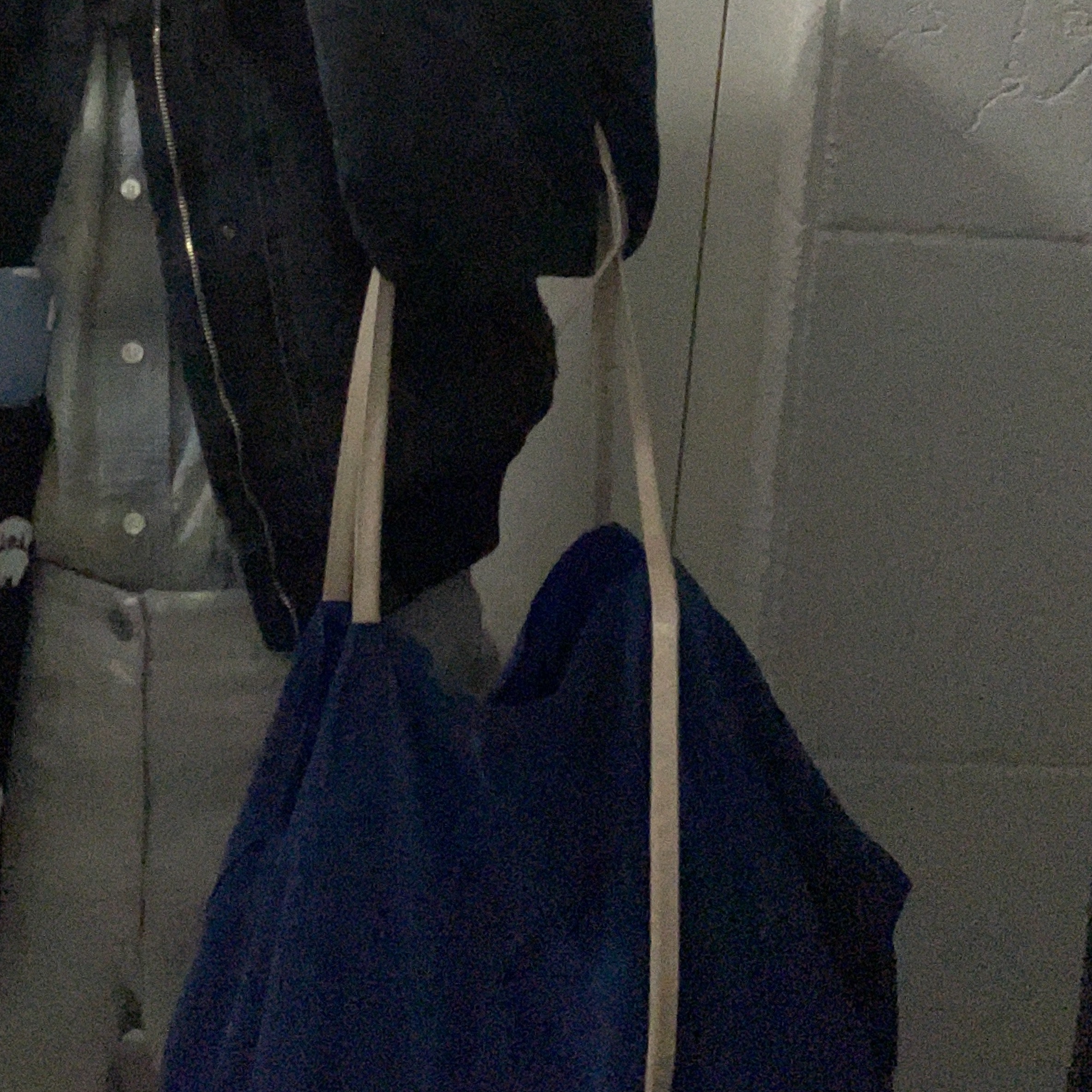 Xlim Ep.7 Synopsis 01 Bag Cobalt Blue 착용 스타일