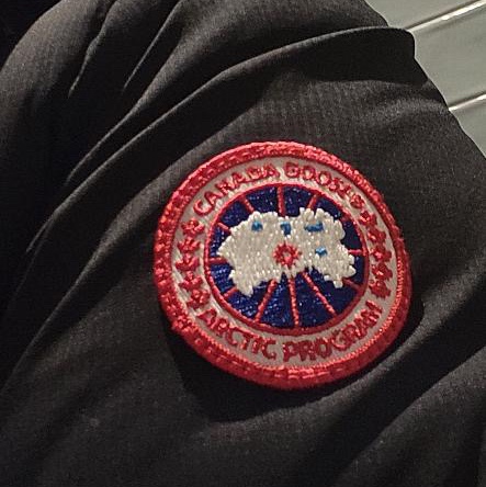Canada Goose Lodge Down Hoody Matte Finish Black 착용 스타일 - 1