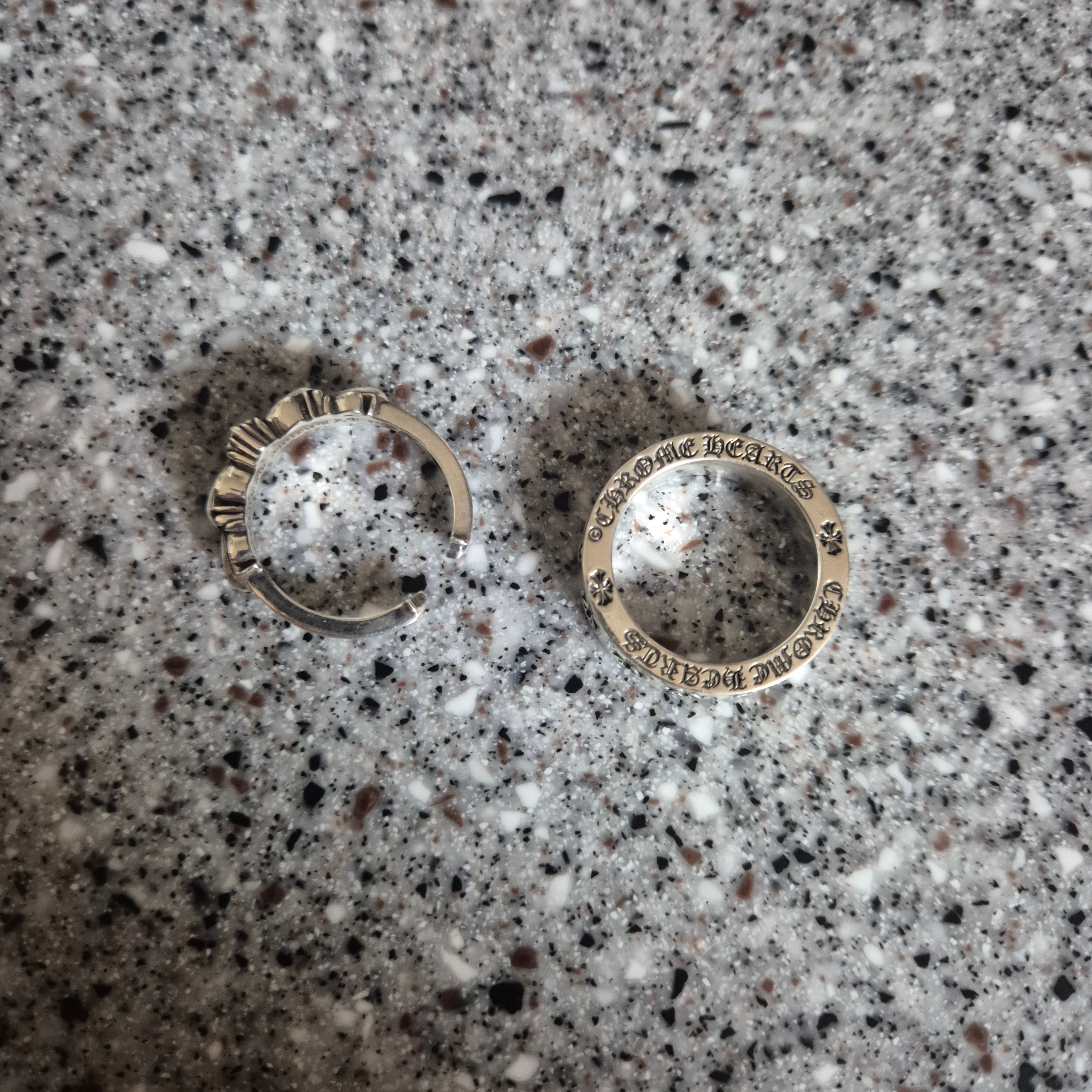 Chrome Hearts Spacer Forever Ring 6mm Silver 착용 스타일