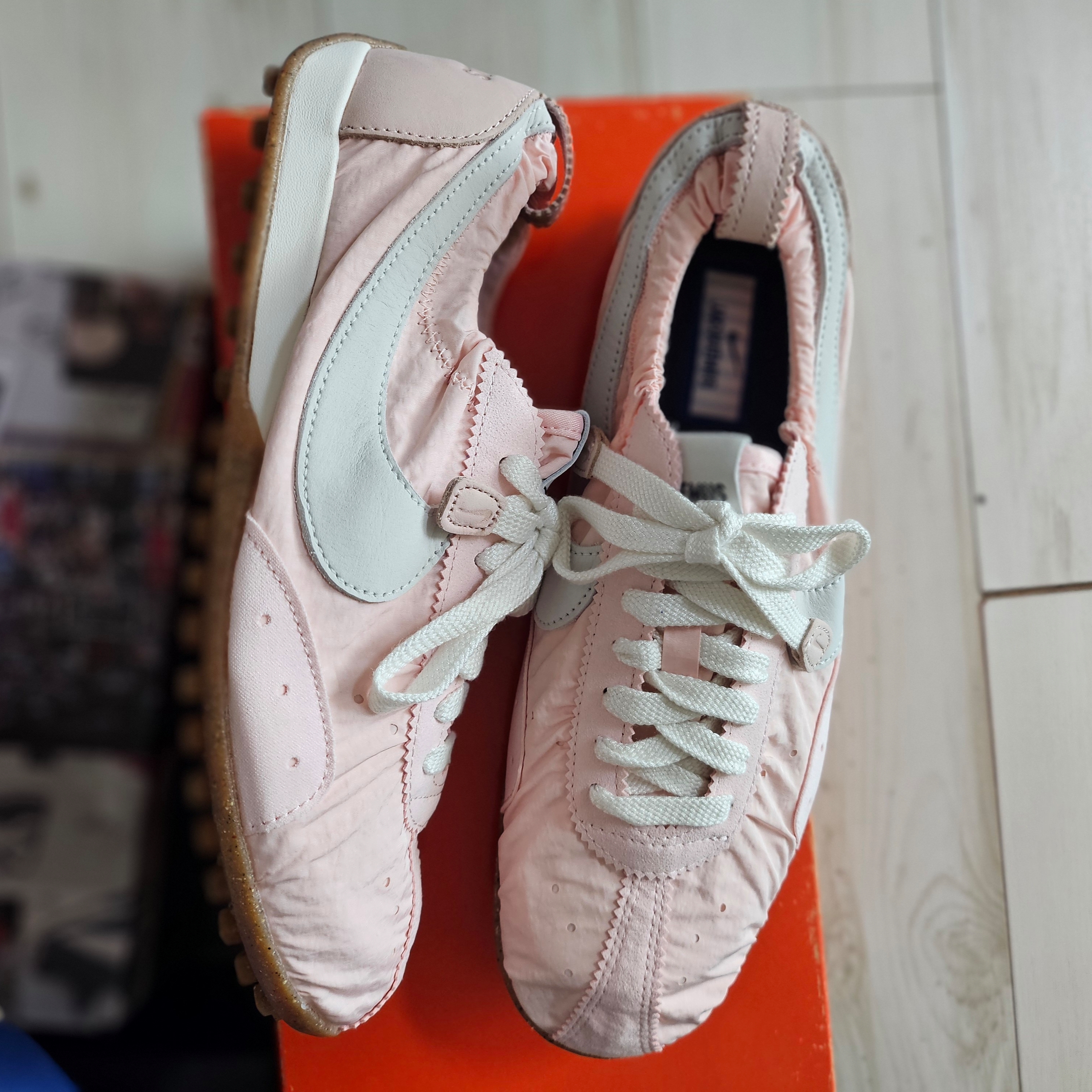 Nike x Jacquemus Moon Shoe SP Aluminum Pink Sail 착용 스타일
