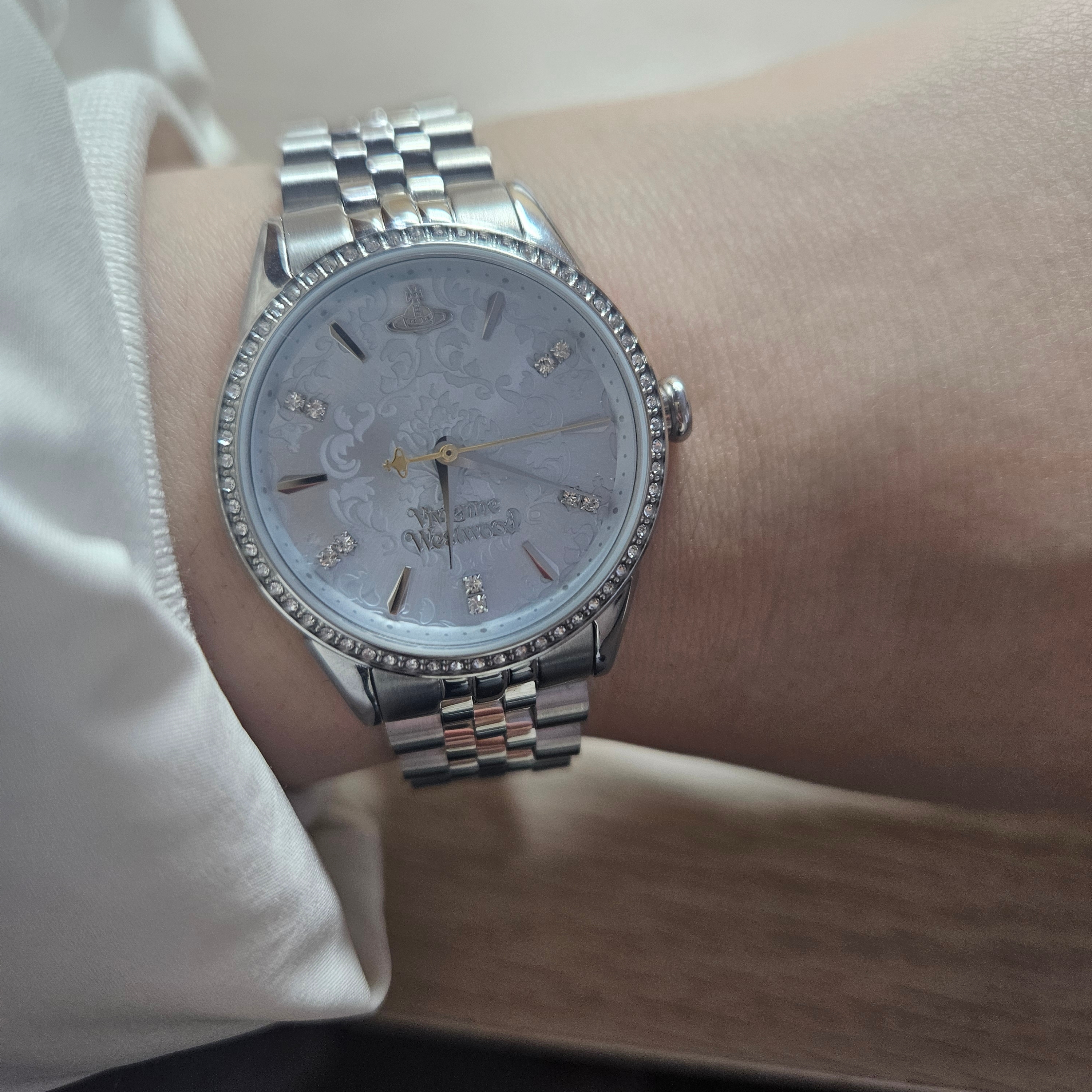 (W) Vivienne Westwood Little Wallace 32mm Blue Silver 착용 스타일