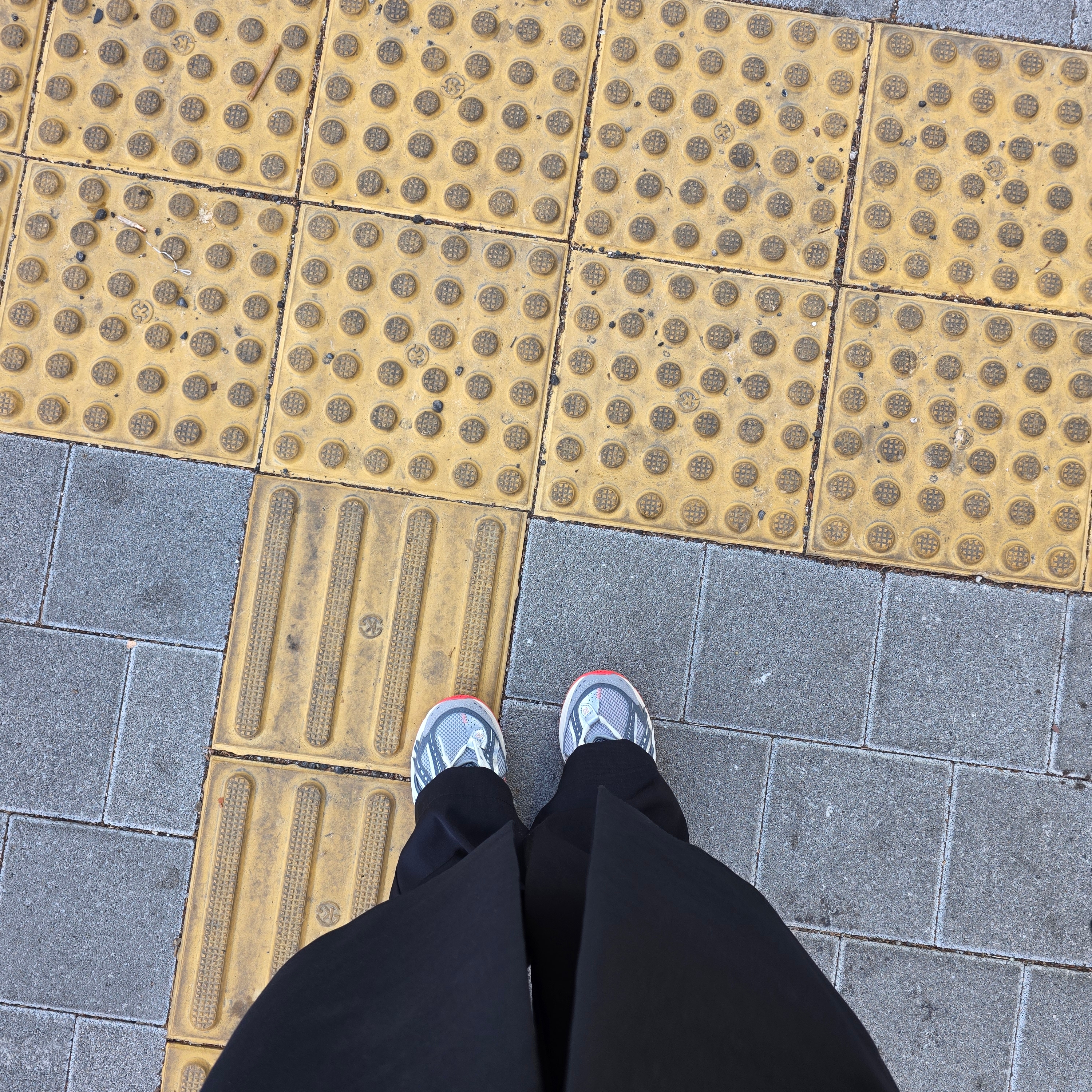 New Balance 1906A Silver Metallic Castlerock, New Balance 1906A Slate Grey Raincloud 착용 스타일 - 4