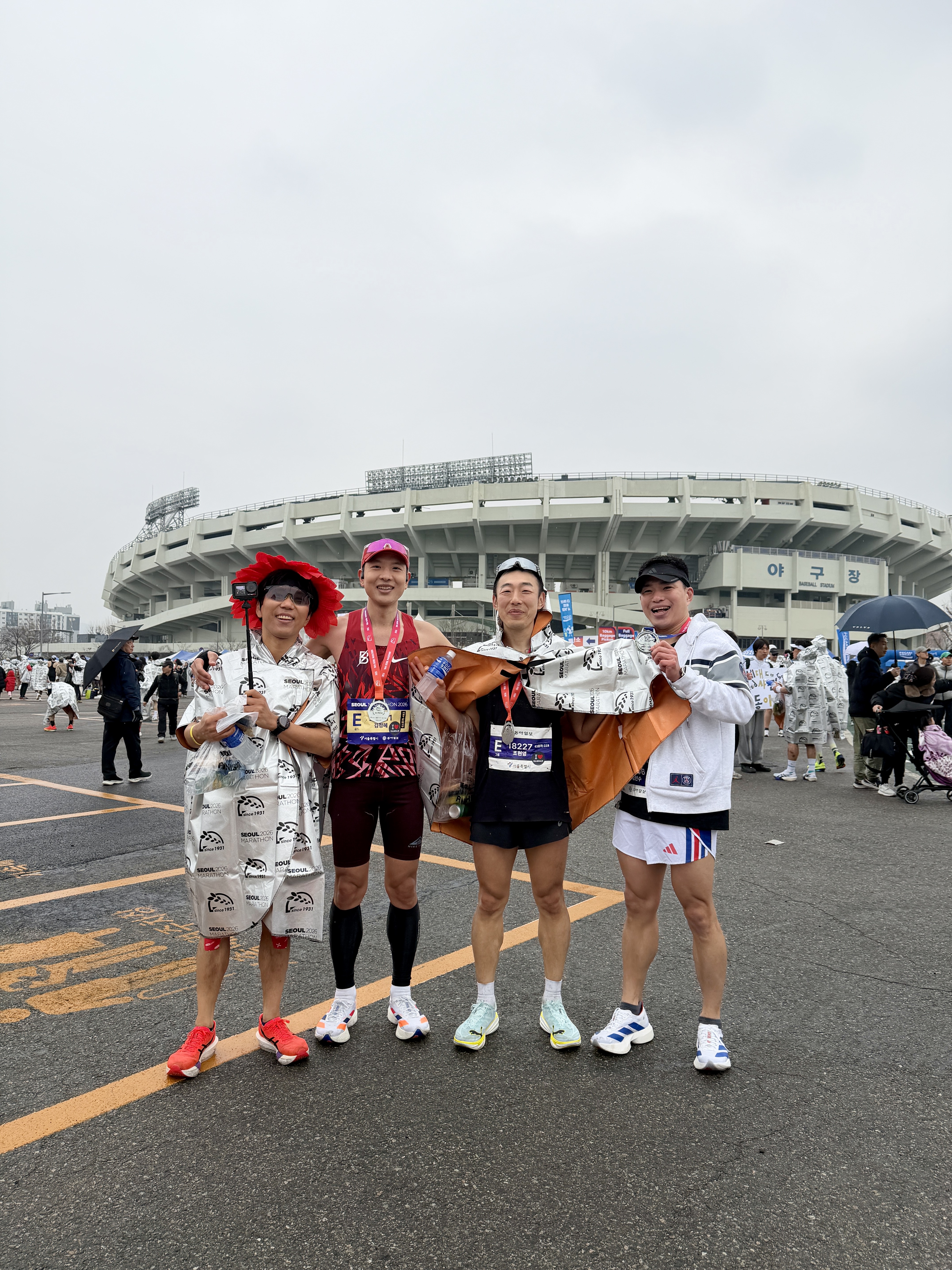 Adidas Seoul Marathon Adizero Adios Pro 4 Cloud White Lucid Red 착용 스타일 - 4