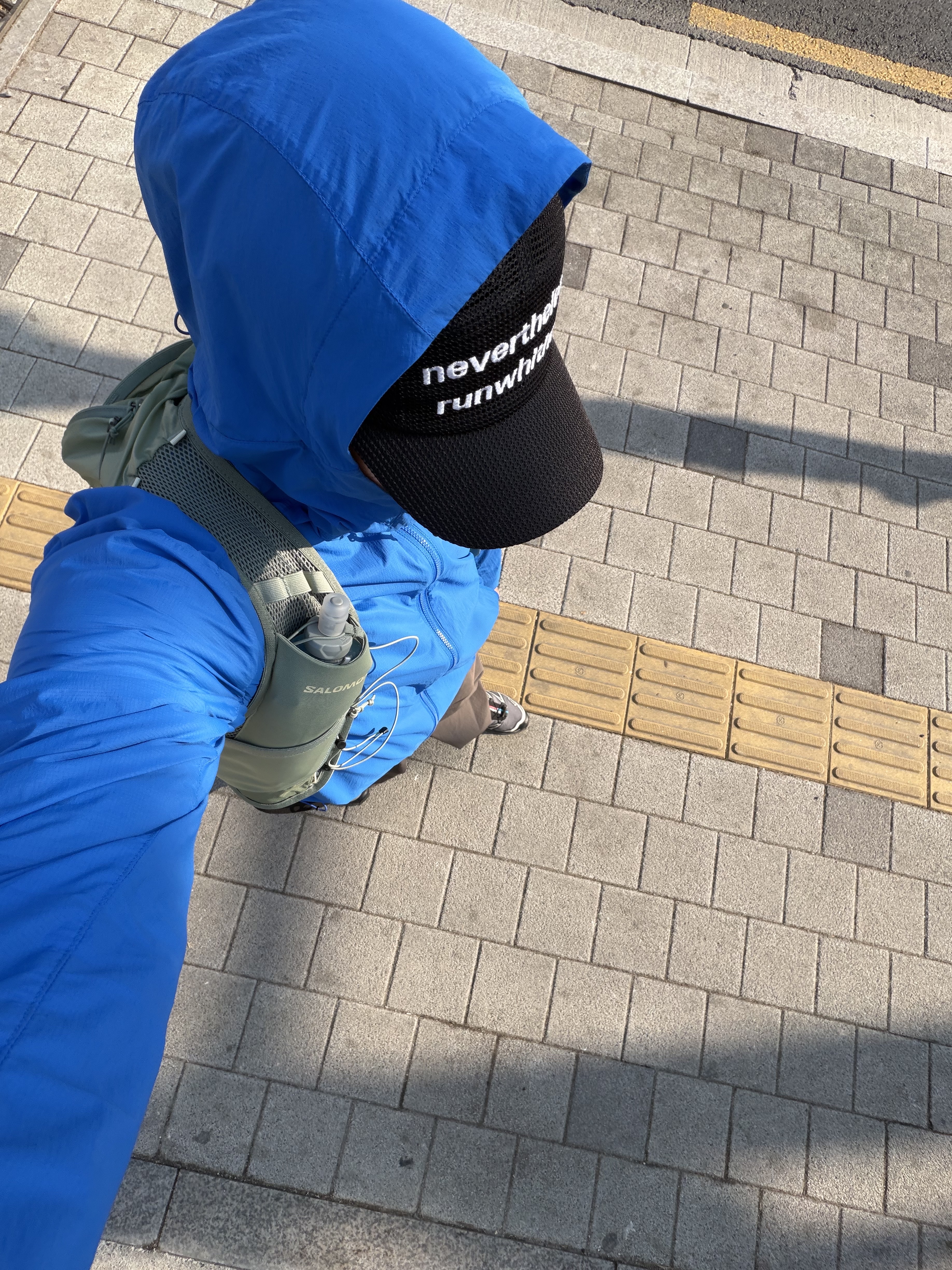 Salomon XT-6 Gore-Tex Black Ebony, [KREAM 단독] runwhither Mesh Cap Black 착용 스타일 - 3