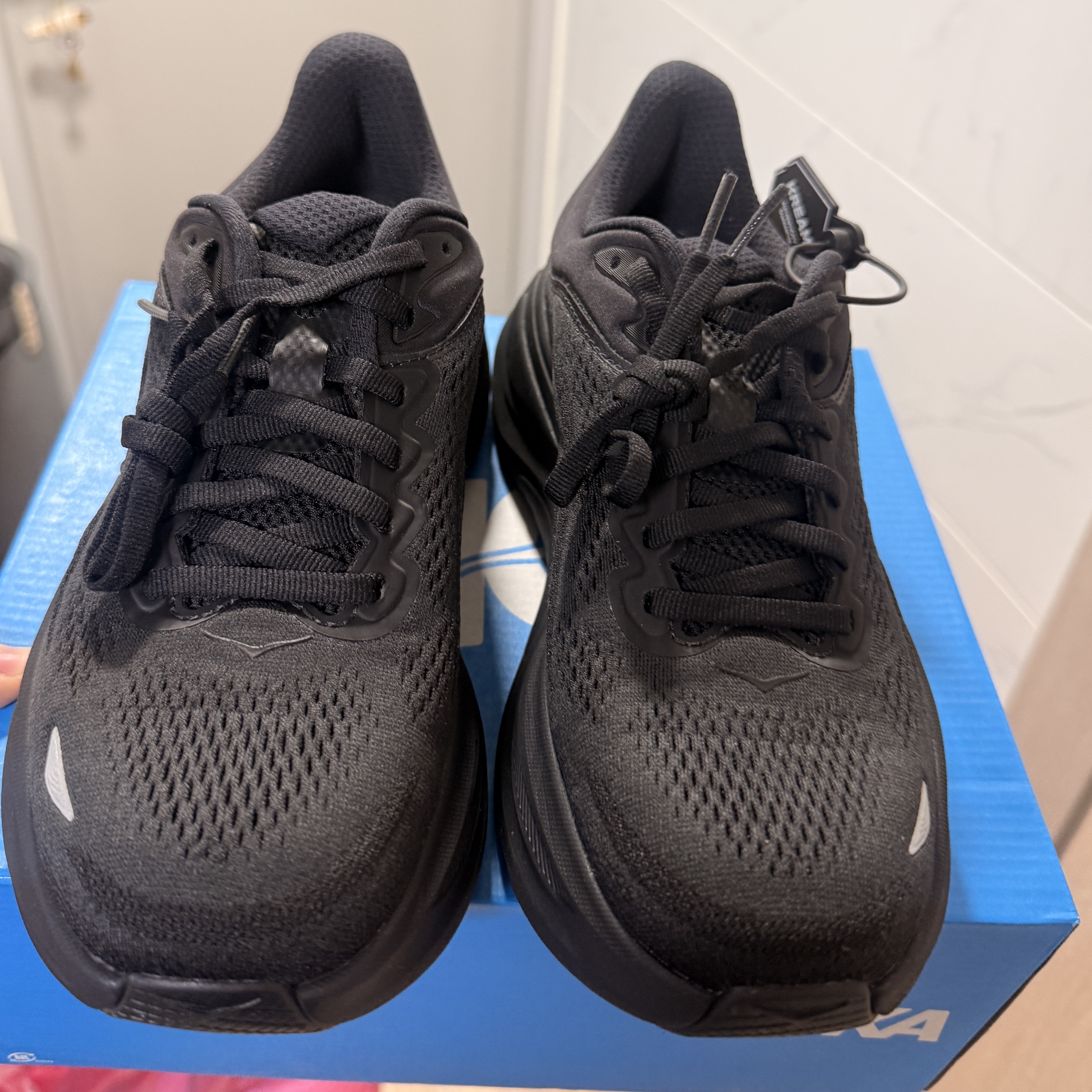 (W) Hoka Bondi 9 Black - Regular 착용 스타일 - 1