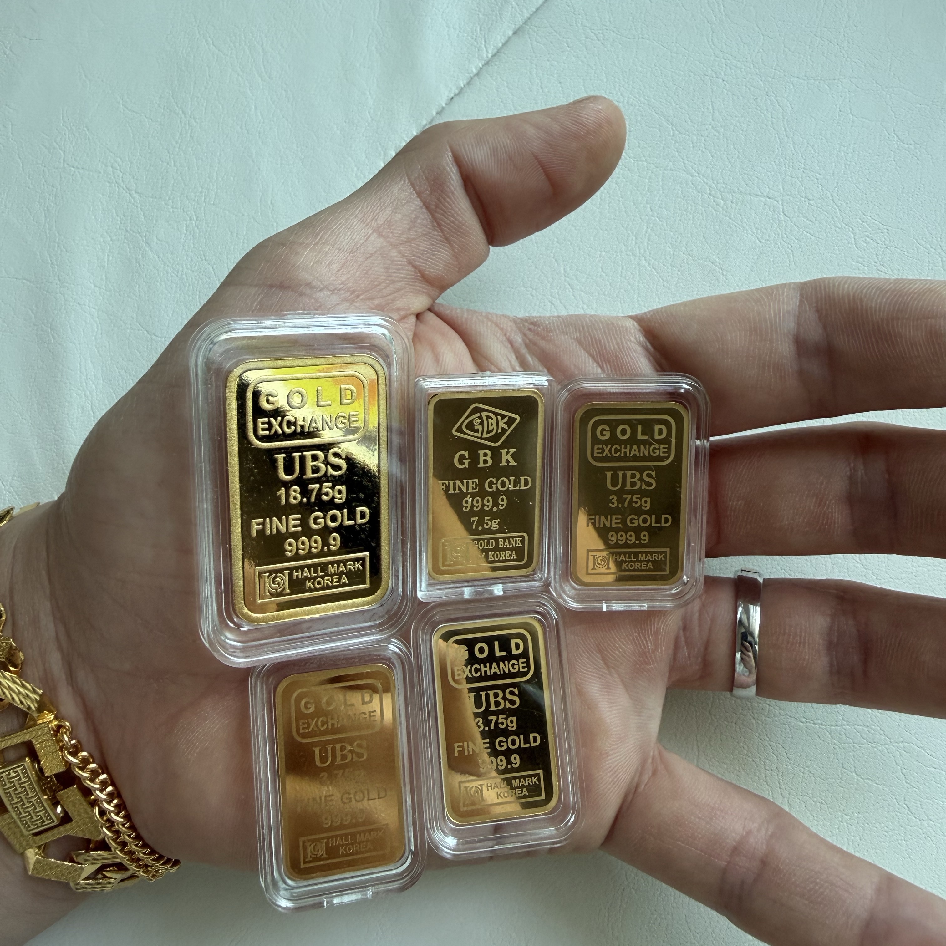 Gold The Three Major Hallmarks Gold Bar 3.75g (Random Design), Gold The Three Major Hallmarks Gold Bar 7.5g (Random Design) 착용 스타일