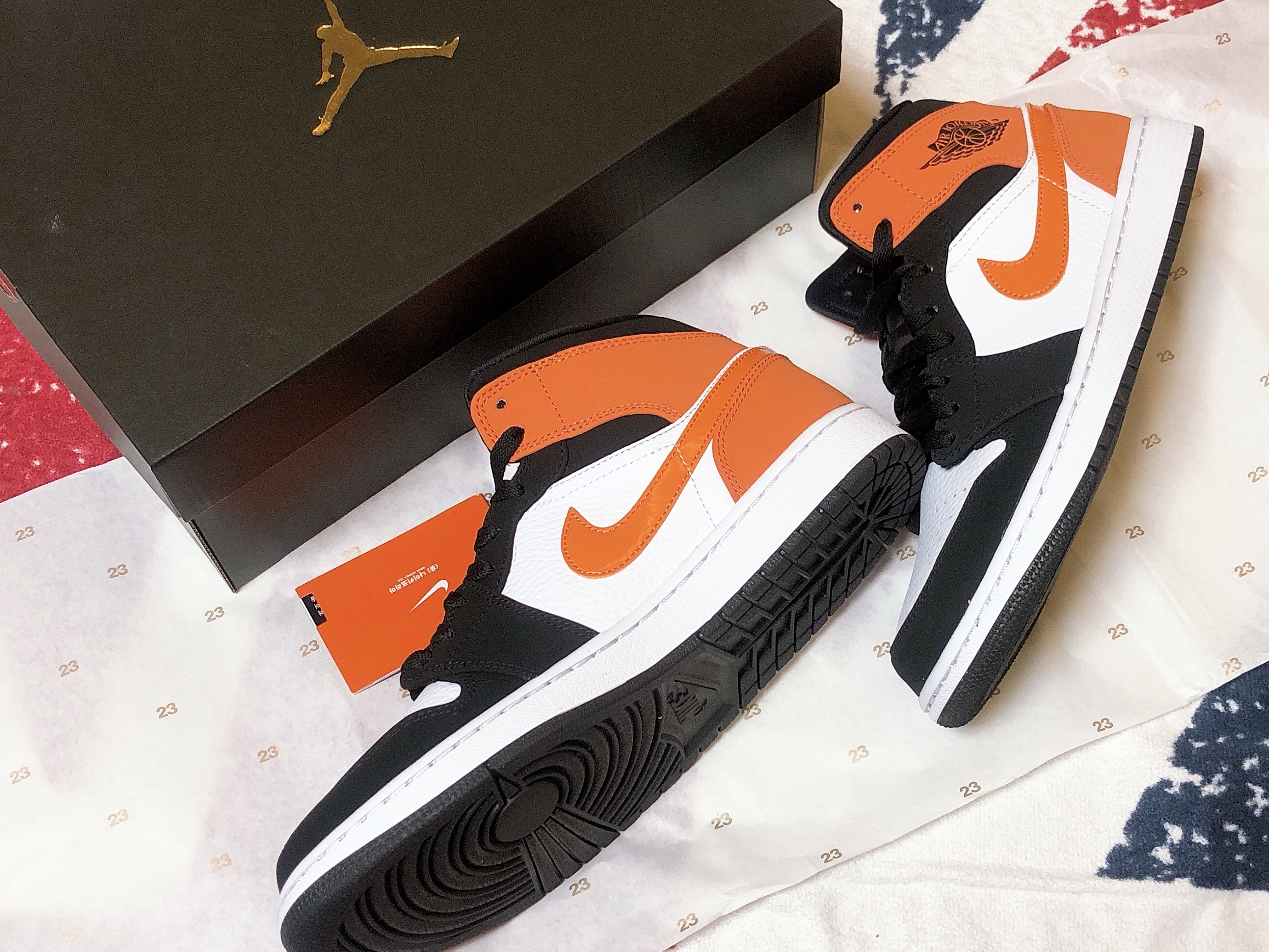 Jordan 1 Mid Shattered Backboard 착용 스타일