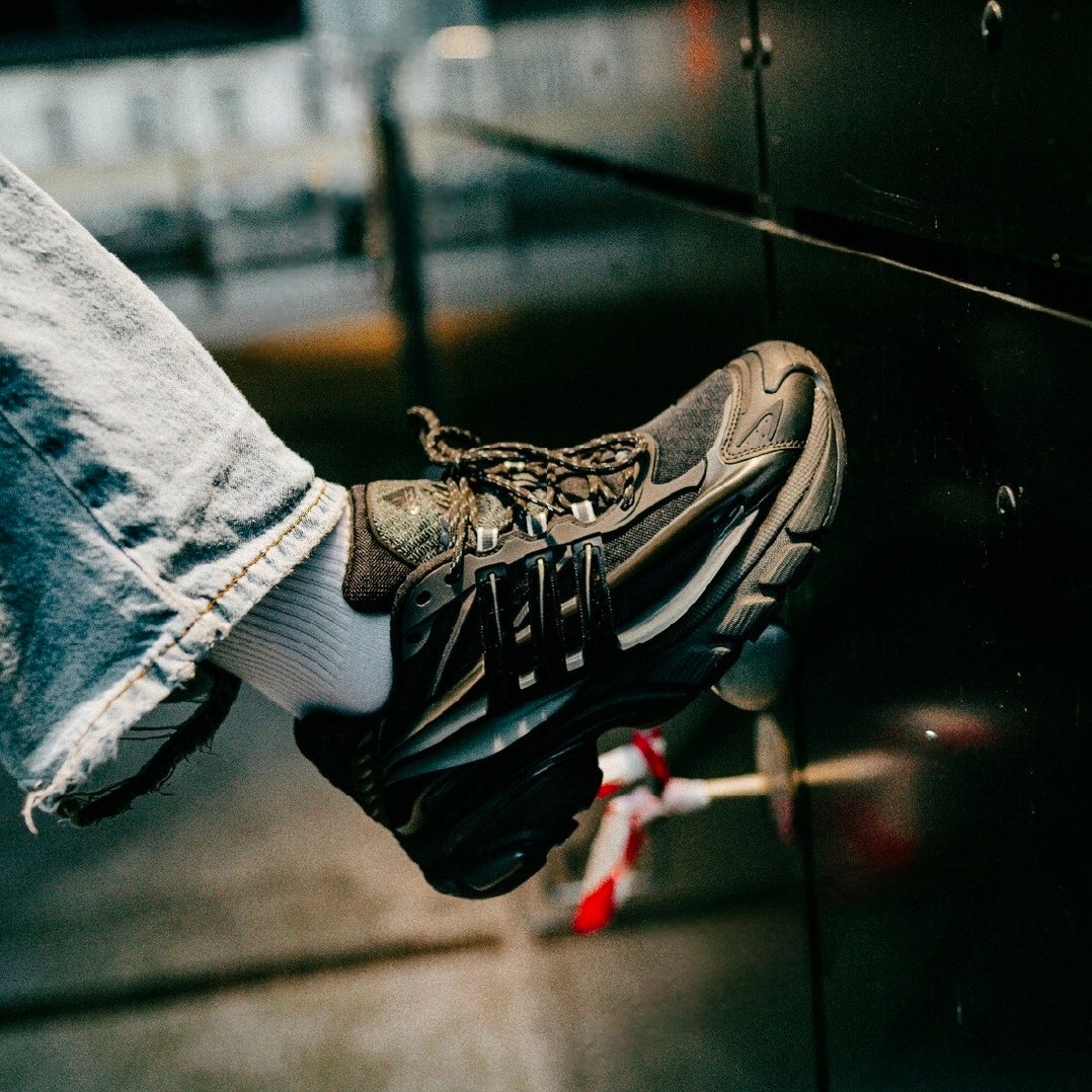 Adidas x Pharrell Williams Virginia Adistar Jellyfish Triple Black 착용 스타일 - 6